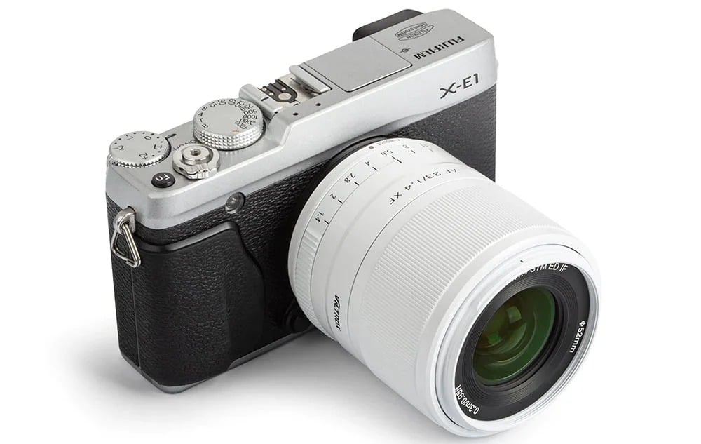 Viltrox đang sản xuất ống kính một tiêu cự phiên bản giới hạn có màu đỏ và trắng cho Fujifilm X