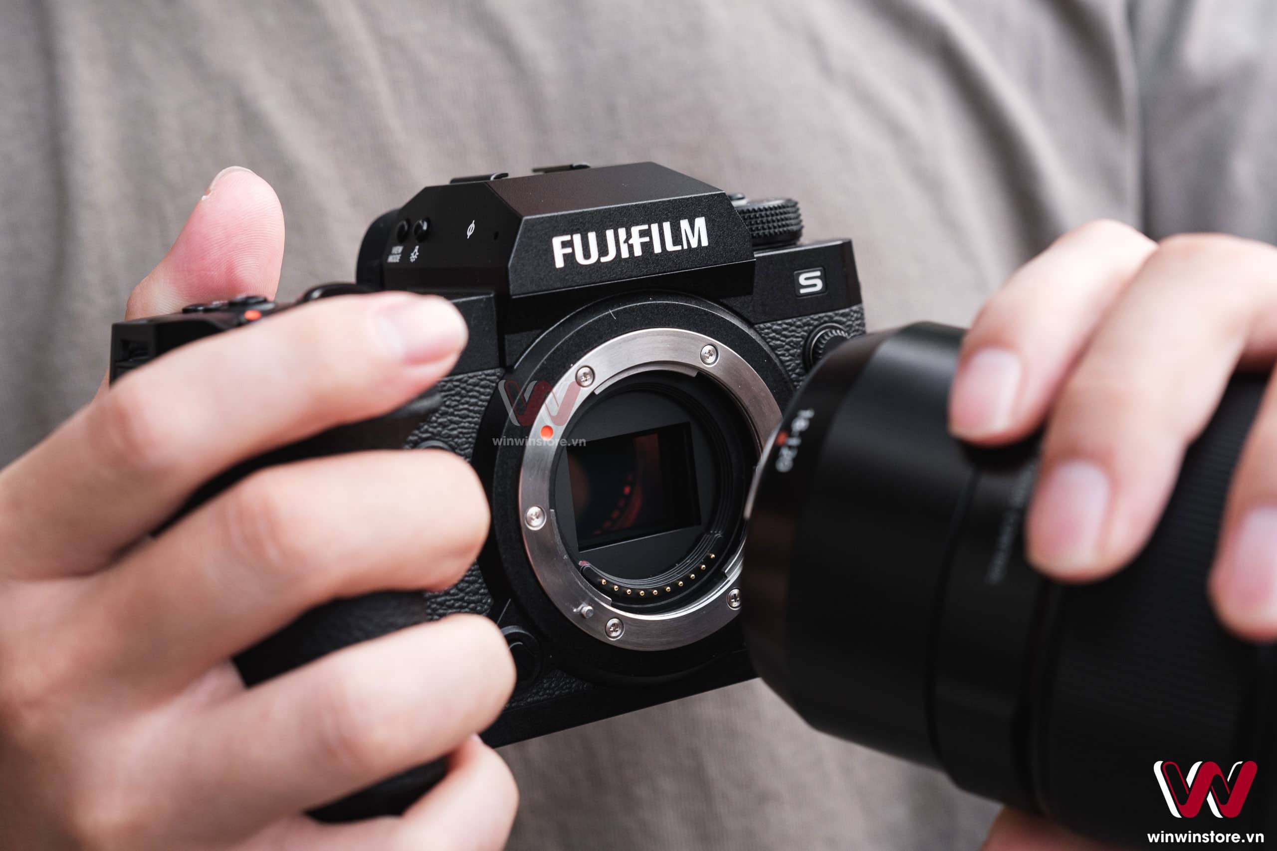 Khuyến mãi tháng 2 giảm giá loạt máy ảnh và ống kính Fujifilm tại WinWinStore