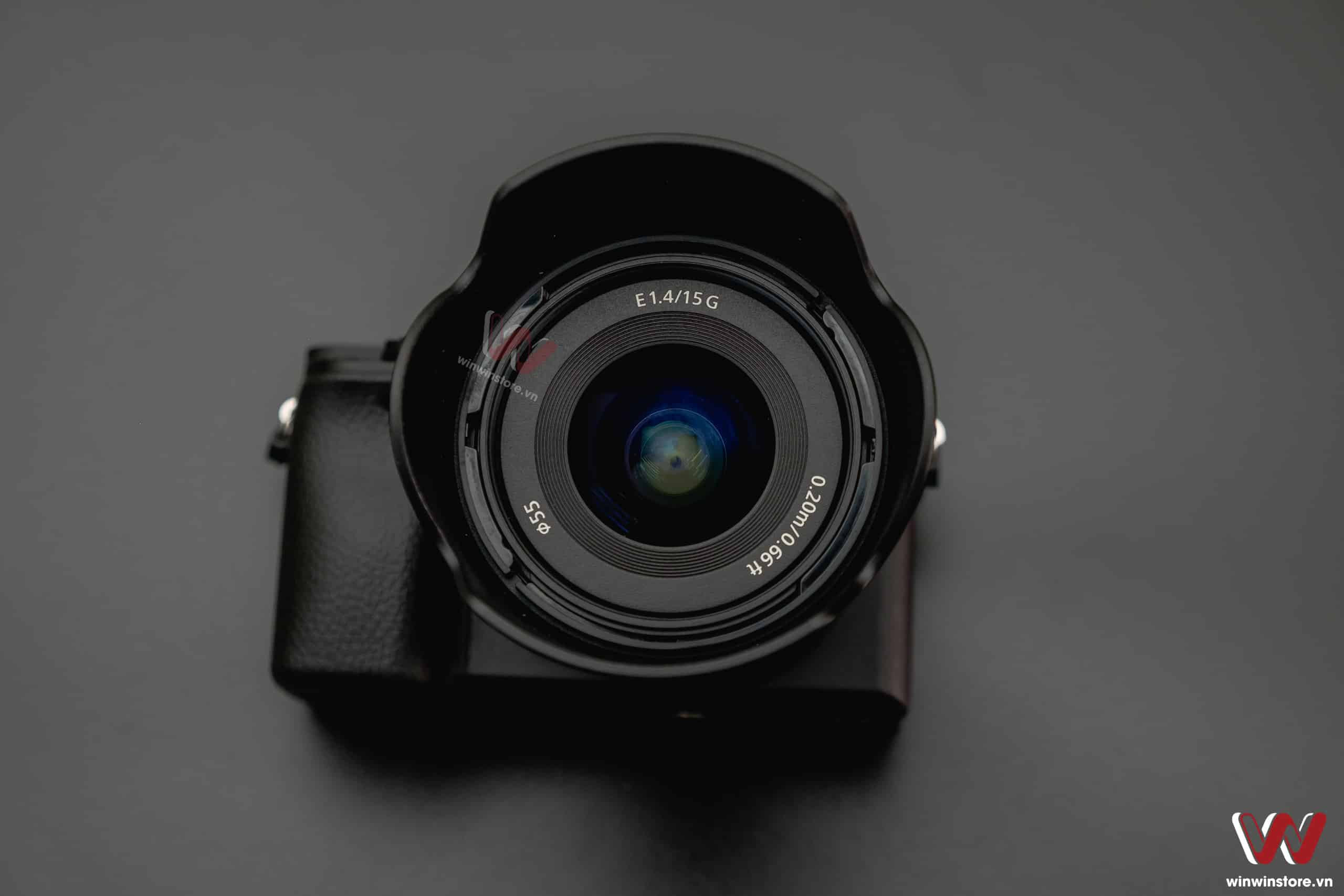 Sony E 15mm F1.4 G 8