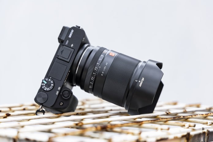 Viltrox gây quỹ ống kính 13mm F1.4 APS-C cho Nikon Z và Sony E