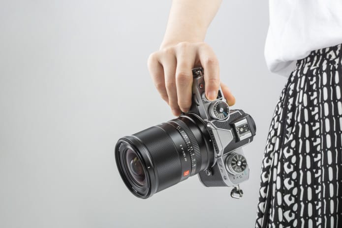Viltrox gây quỹ ống kính 13mm F1.4 APS-C cho Nikon Z và Sony E