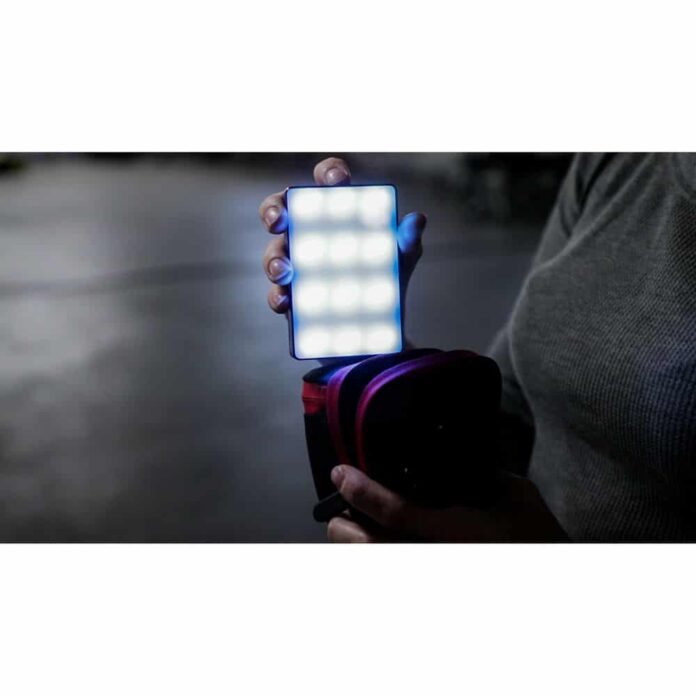 Đèn LED Aputure MC RGBWW Mini (4-Light Kit) kèm hộp sạc không dây