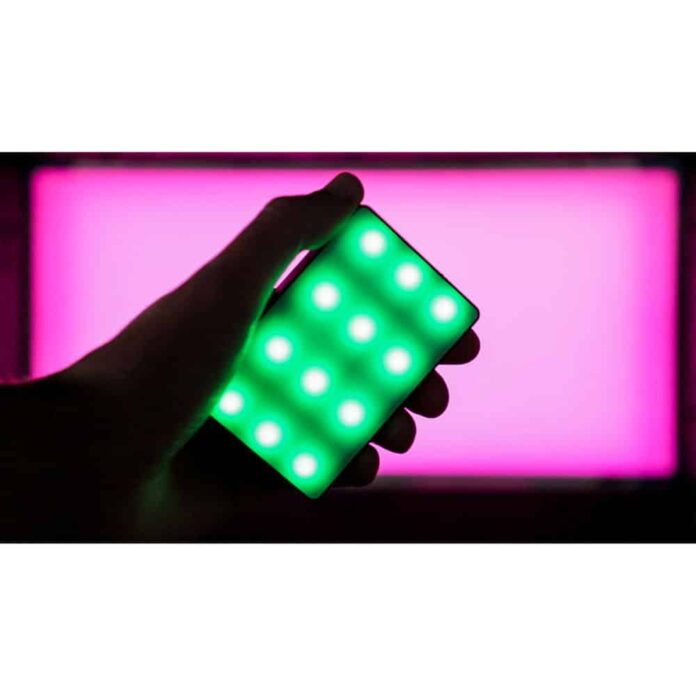 Đèn LED Aputure MC RGBWW Mini (4-Light Kit) kèm hộp sạc không dây
