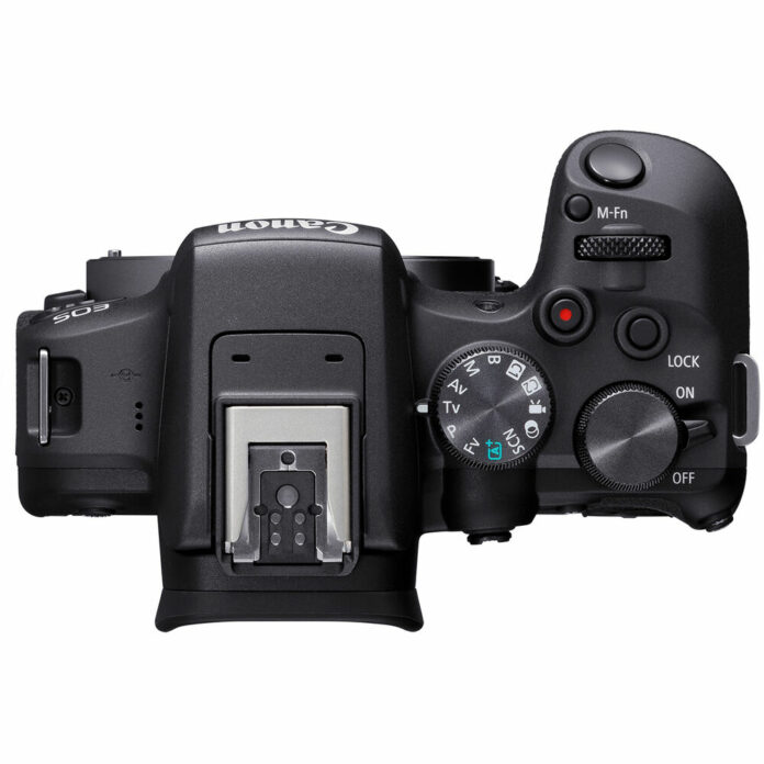 Máy ảnh Canon EOS R10 với ống kính RF-S 18-150mm