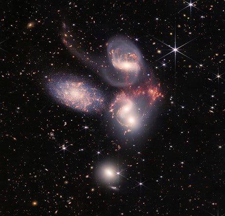 NASA cùng đối tác công bố 5 bức ảnh vũ trụ chụp từ kính thiên văn vũ trụ James Webb