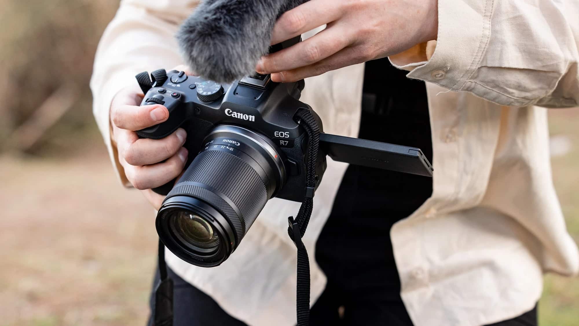 Canon EOS R7 02