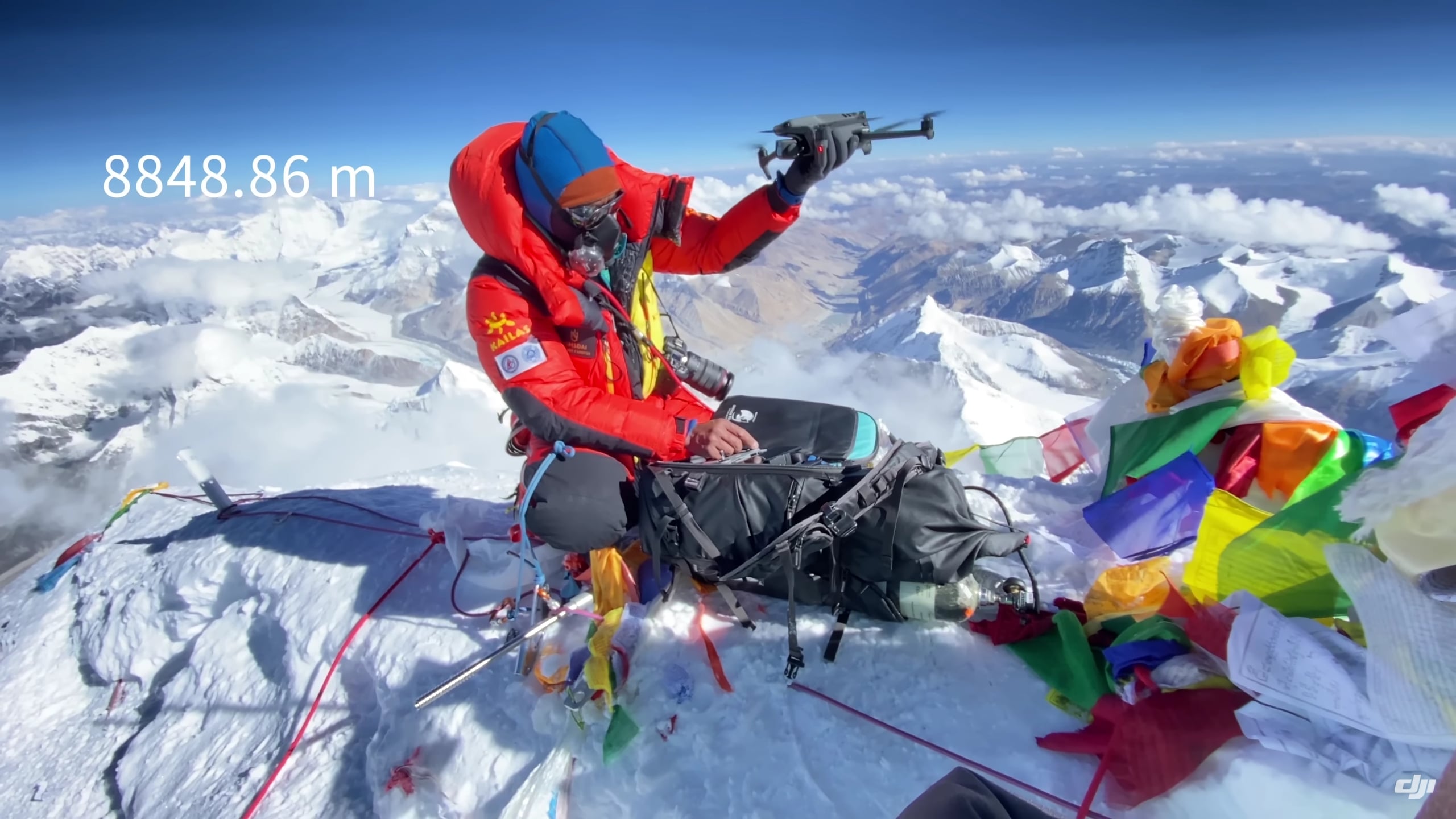 Cùng xem video DJI Mavic 3 bay lượn trên nóc nhà thế giới - Đỉnh núi Everest