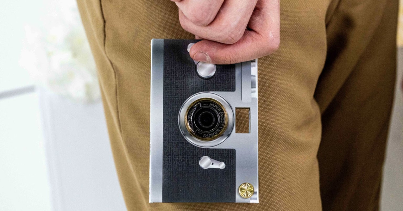 Đây là máy ảnh kĩ thuật số làm từ giấy và có độ phân giải 16MP