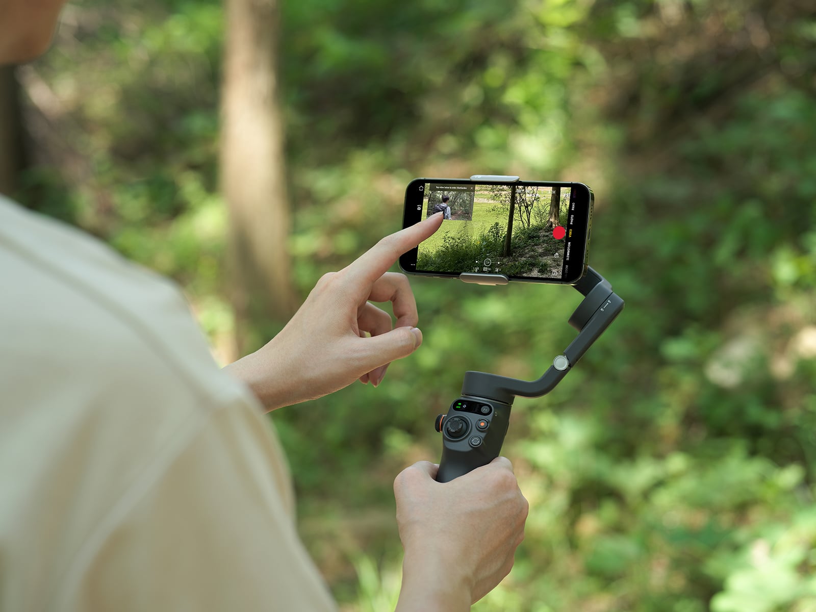 DJI ra mắt gimbal cho smartphone Osmo Mobile 6 với ActiveTrack 5.0, vòng điều khiển và các nâng cấp khác