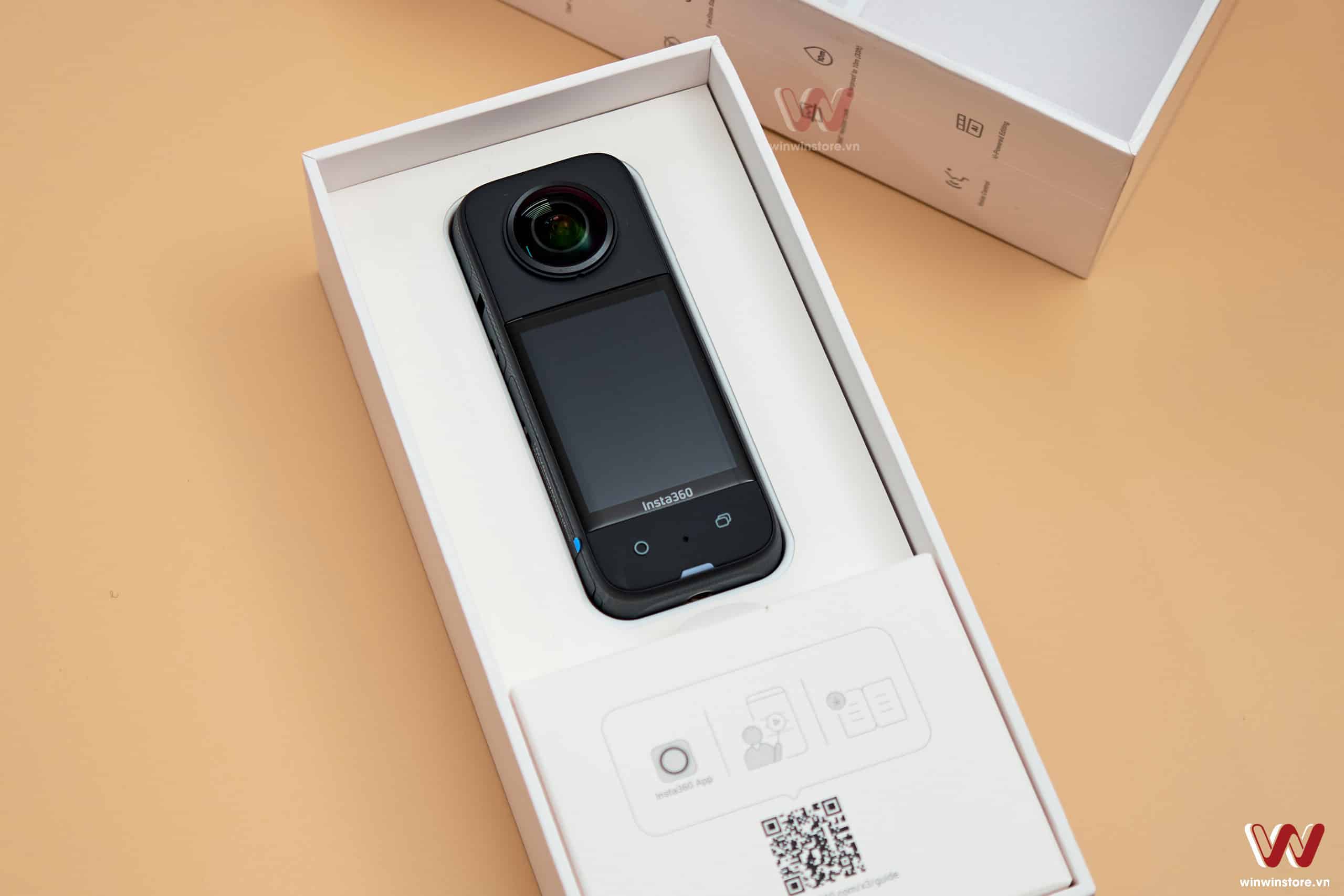 Mở hộp Insta360 X3 chính hãng tại Việt Nam, giá 11.550.000đ