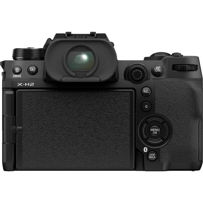 Máy ảnh Fujifilm X-H2 với ống kính XF 16-80mm