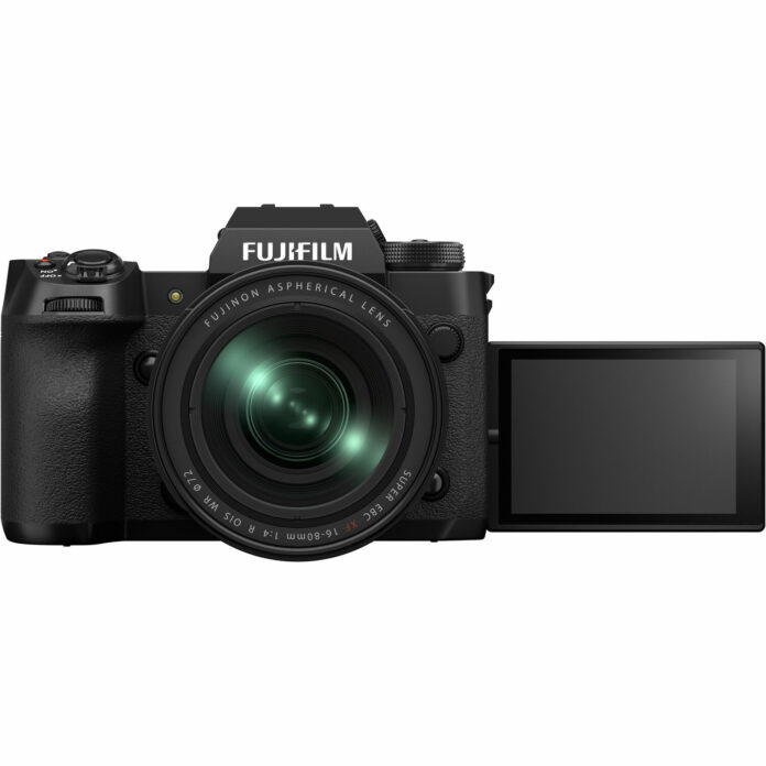 Máy ảnh Fujifilm X-H2 với ống kính XF 16-80mm