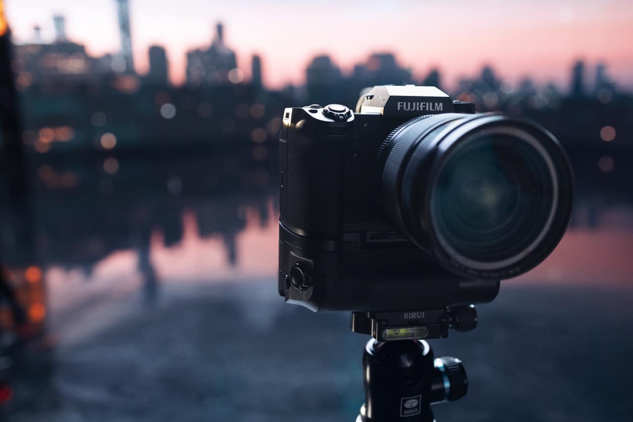 Người dùng RED và Fujifilm có thể gửi video trực tiếp lên đám mây từ các máy ảnh