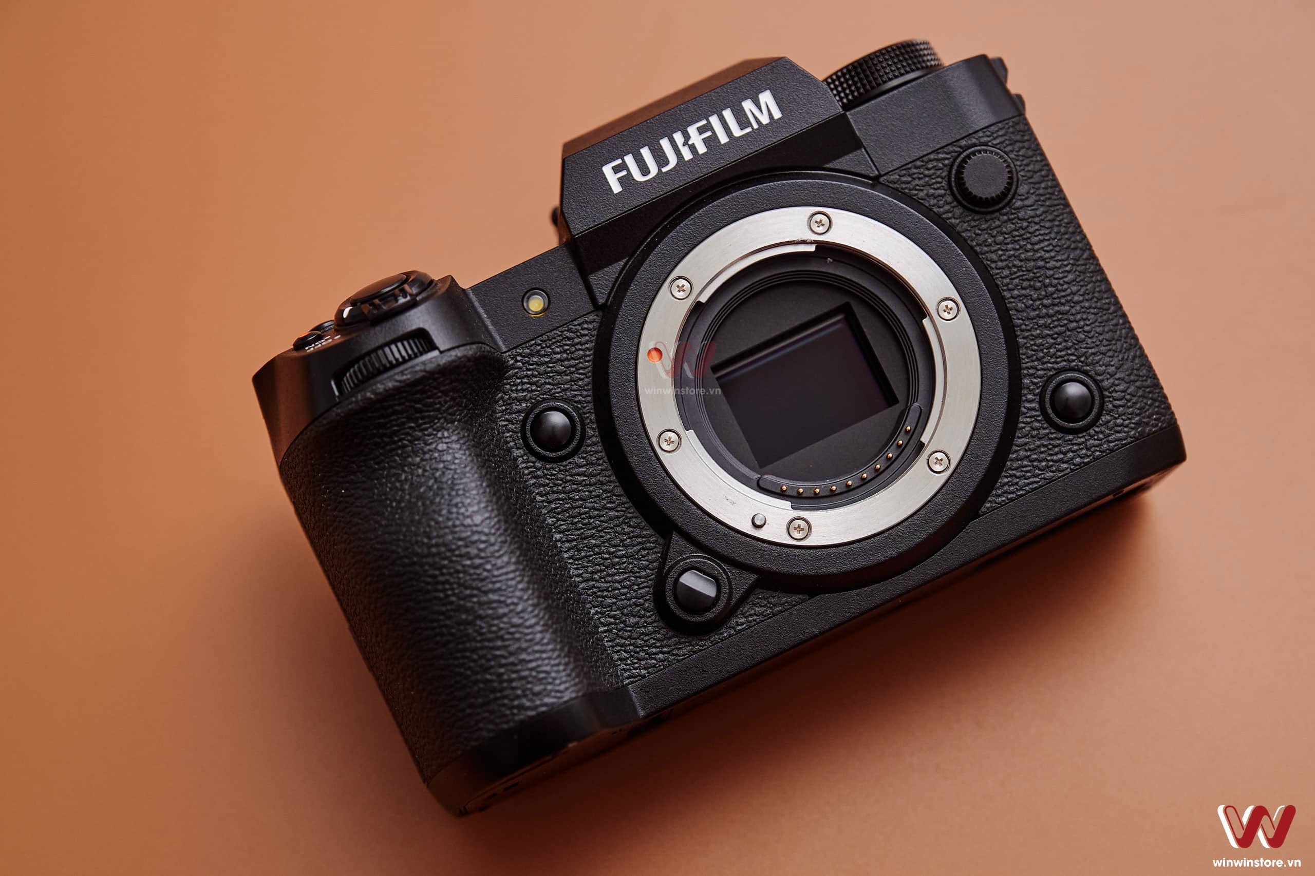 Fujifilm X-H2 được CineD đánh giá là chiếc máy ảnh mirrorless của năm 2022
