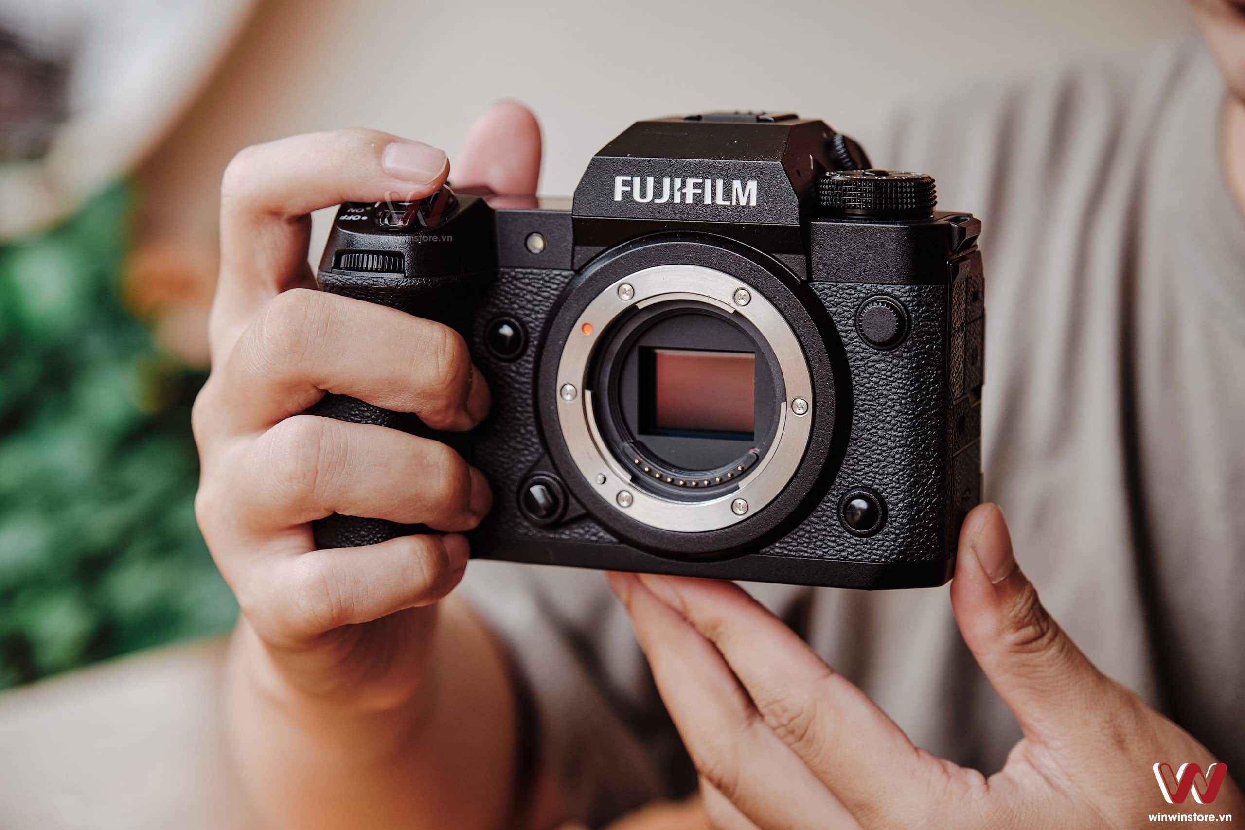 Tổng hợp tin đồn về Fujifilm X-T5: Cảm biến 40MP, không có grip pin và màn hình lật 3 hướng
