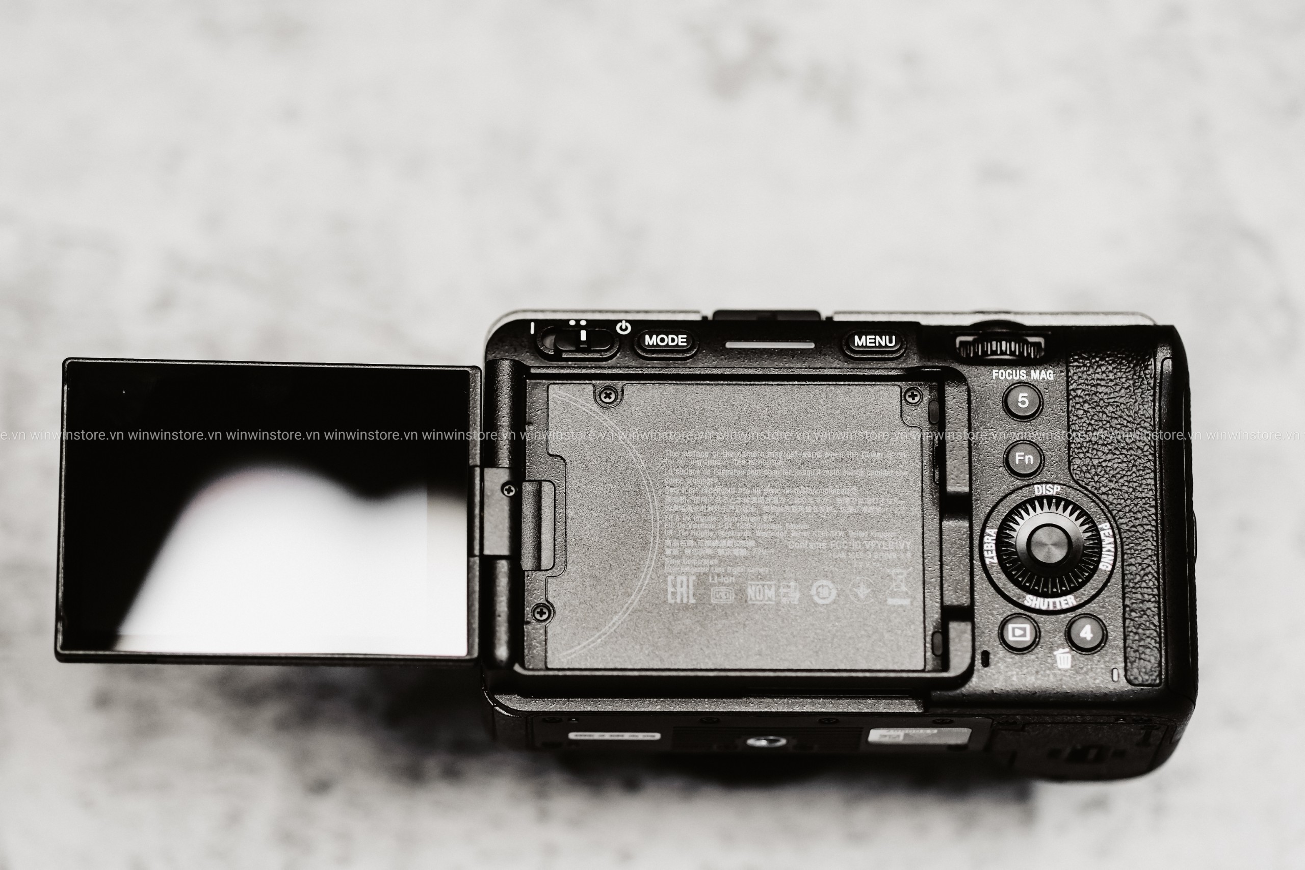 Trên tay Sony FX30, máy quay dòng Cinema Line nhỏ gọn với cảm biến APS-C 26MP