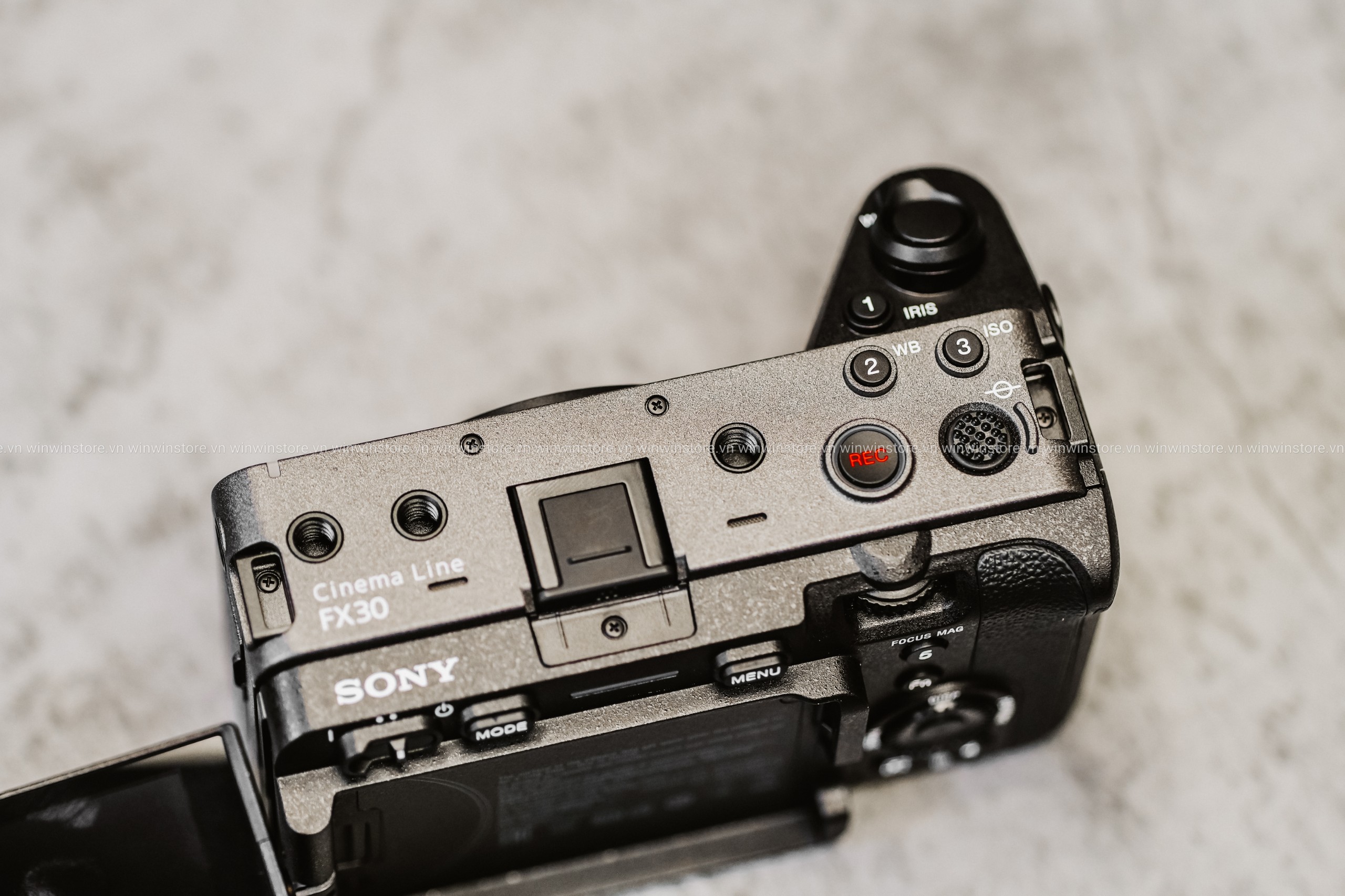 Máy quay Sony FX30 với XLR Handle