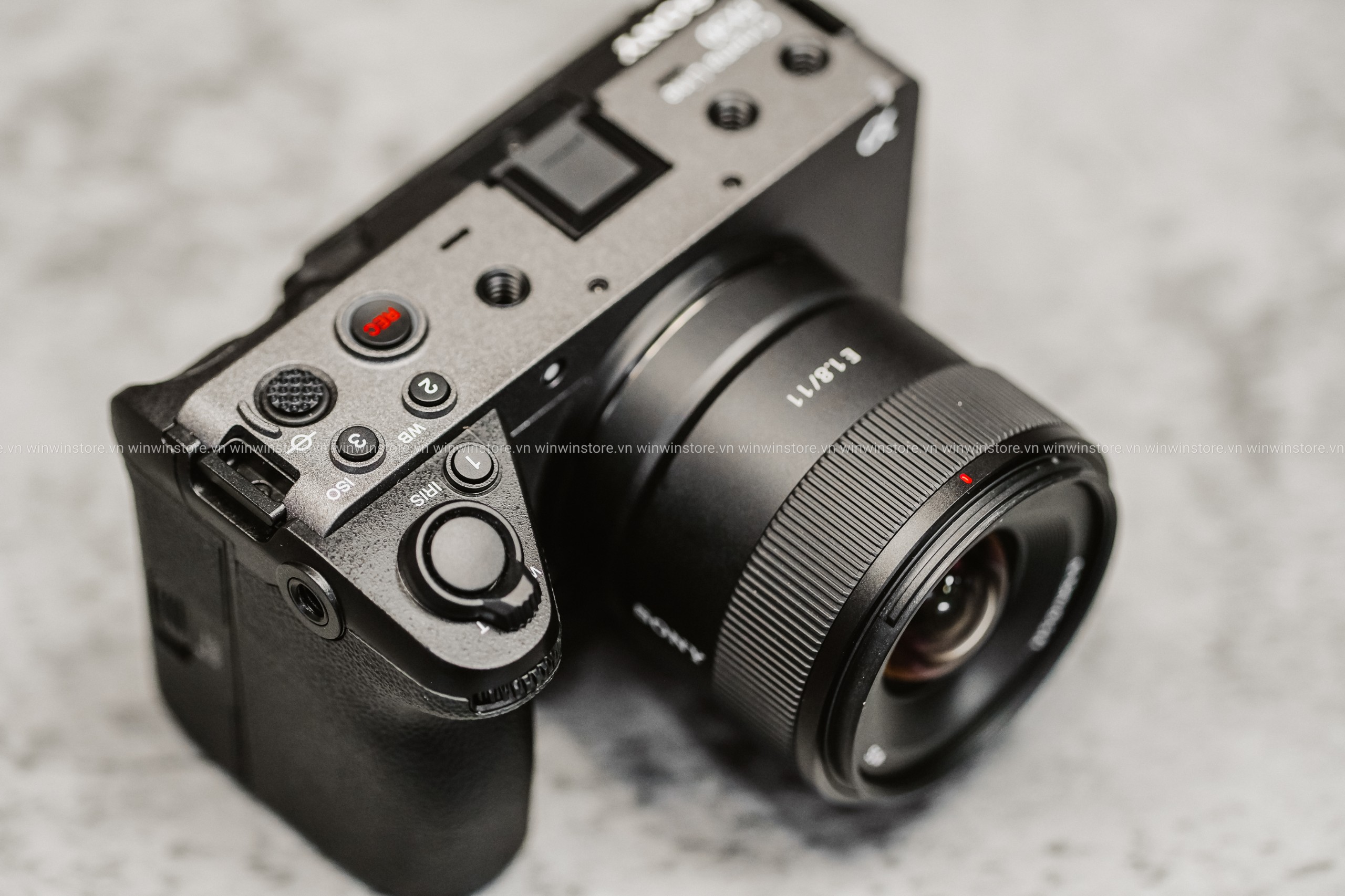 Máy quay Sony FX30 với XLR Handle