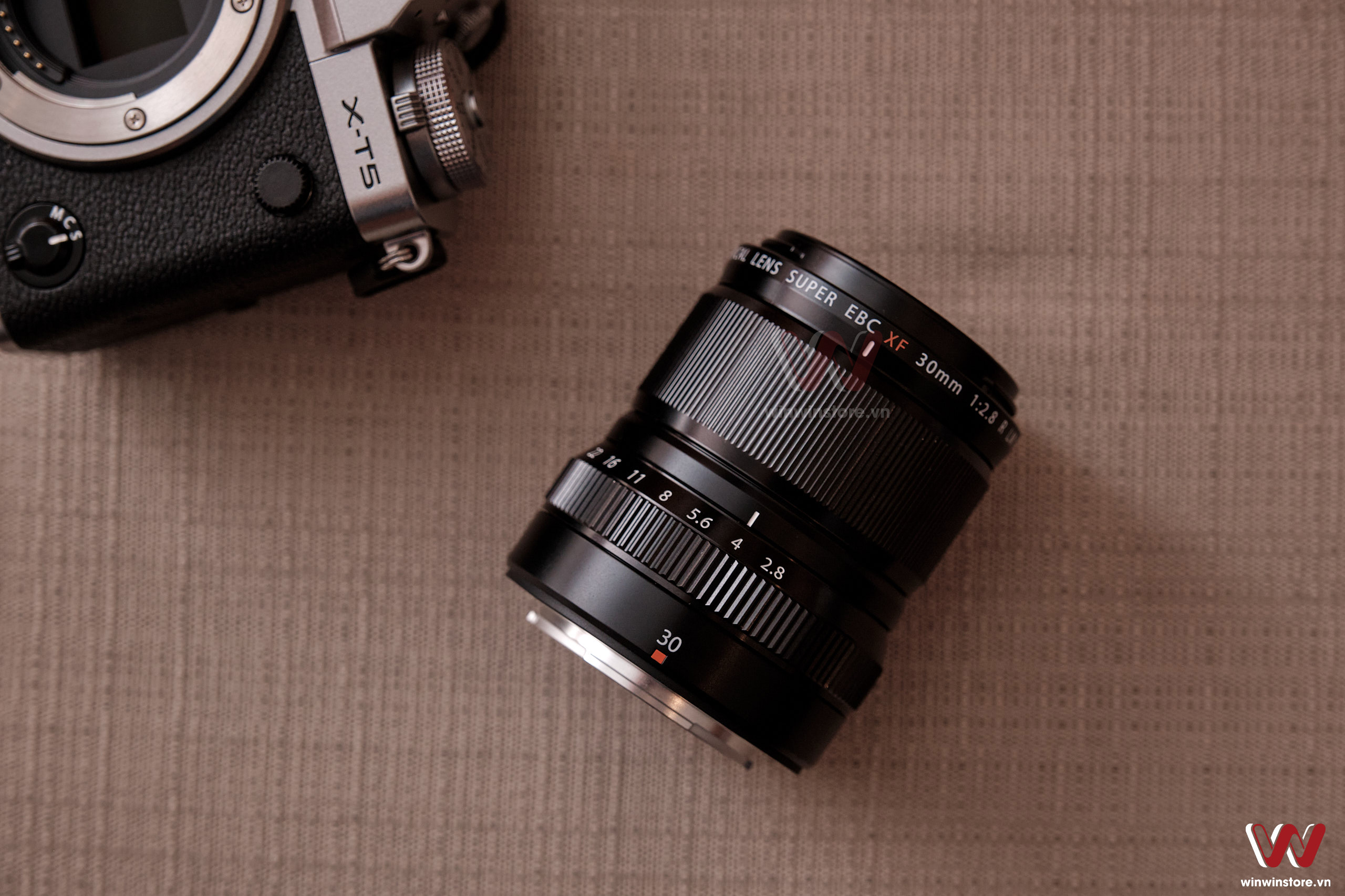 Trên tay ống kính Fujifilm XF 30mm F2.8 Macro: Nhỏ gọn nhưng rất chất lượng, khoảng lấy nét cực ngắn