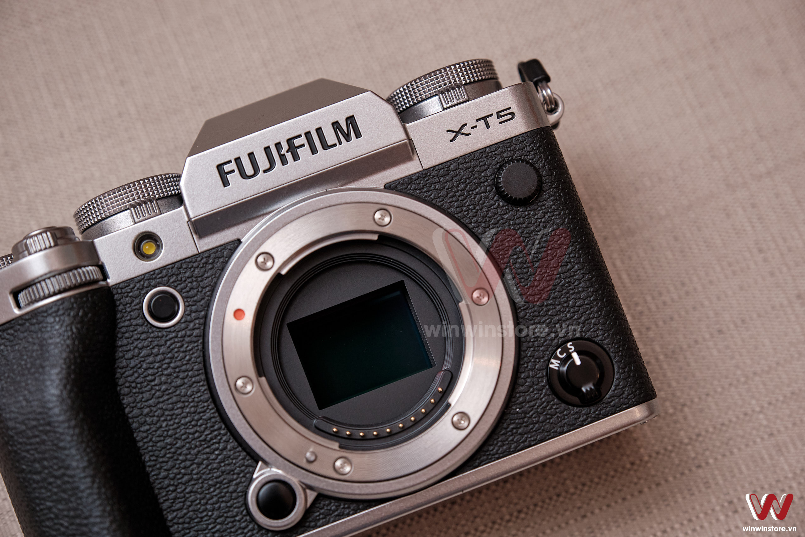 Bảng giá Fujifilm tháng 10/2023: Fujifilm X-S20 giá 31.99 triệu đồng tặng kèm thẻ nhớ và sạc đôi