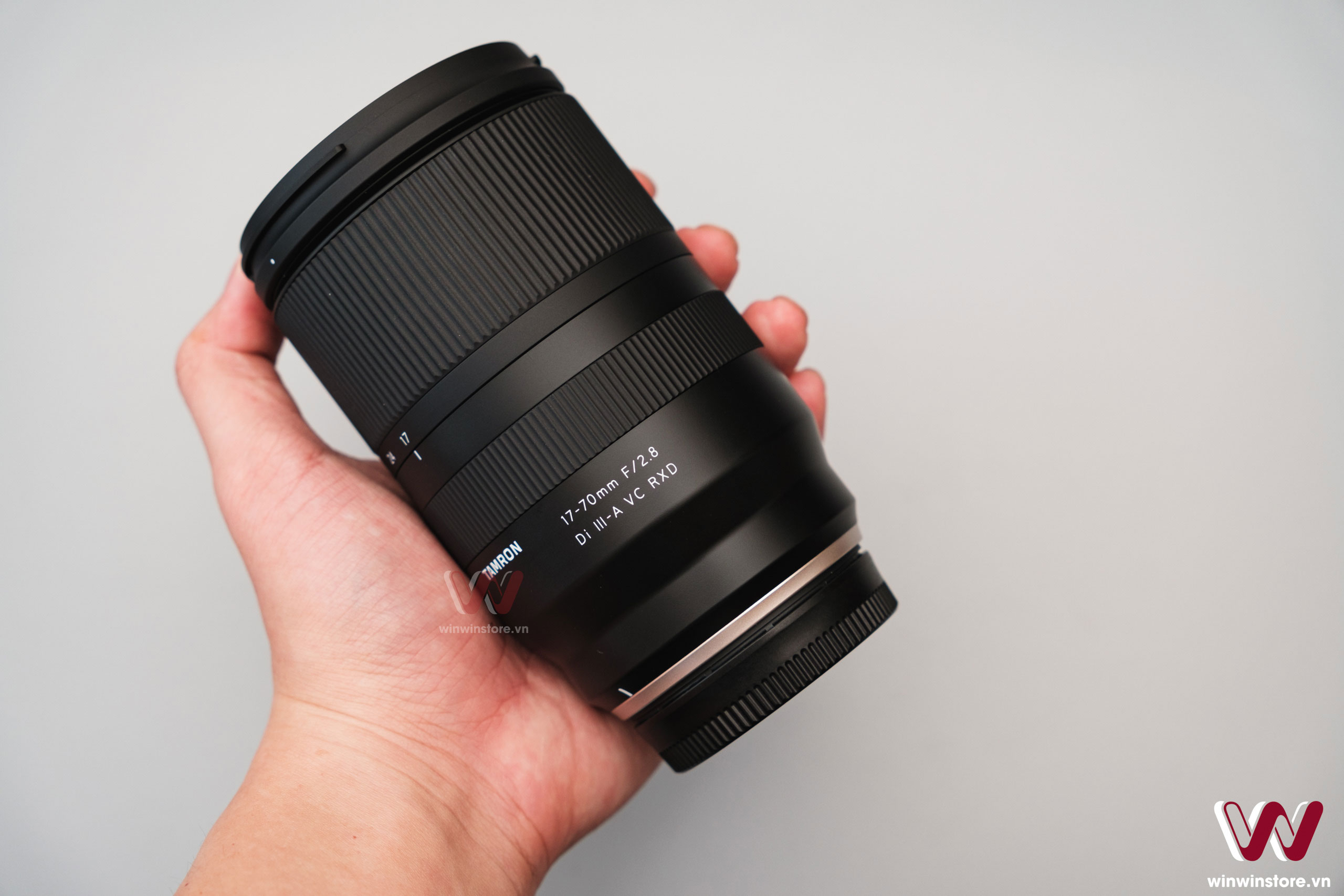 Trên tay ống kính Tamron 17–70mm F2.8 Di III-A VC RXD cho Fujifilm: Tiêu cự rất đa dụng và linh hoạt, khẩu độ F2.8 toàn dải