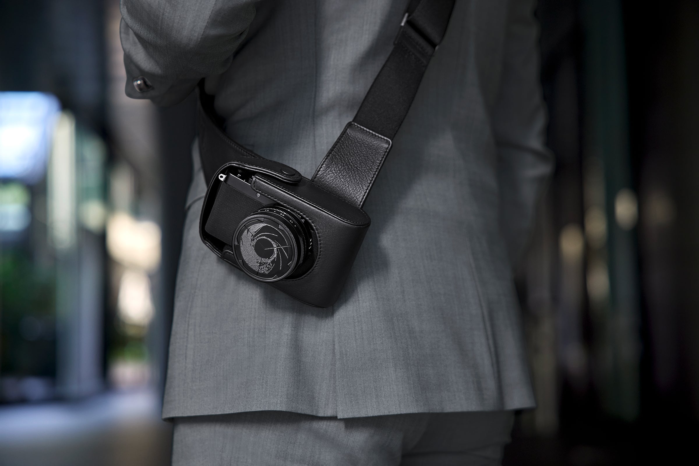 Leica ra mắt máy ảnh D-Lux 7 phiên bản 007 Edition đặc biệt kỷ niệm 60 năm điệp viên James Bond