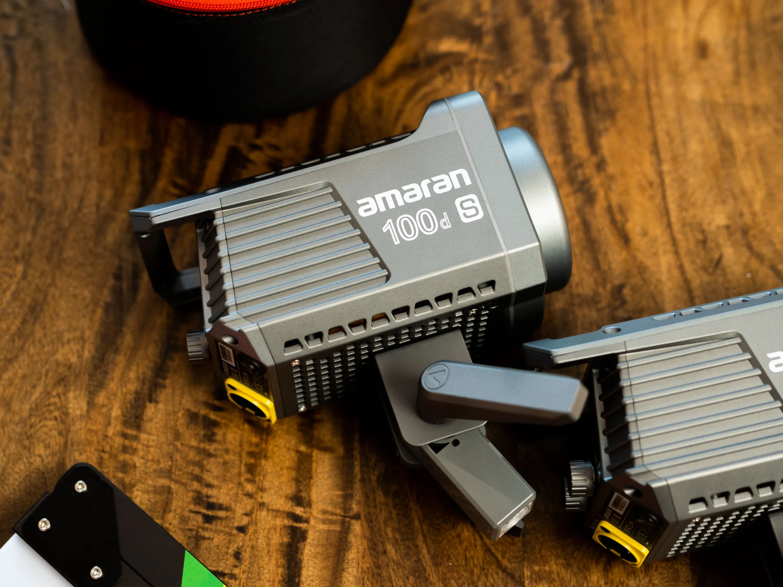 amaran 100d S Monolight 02