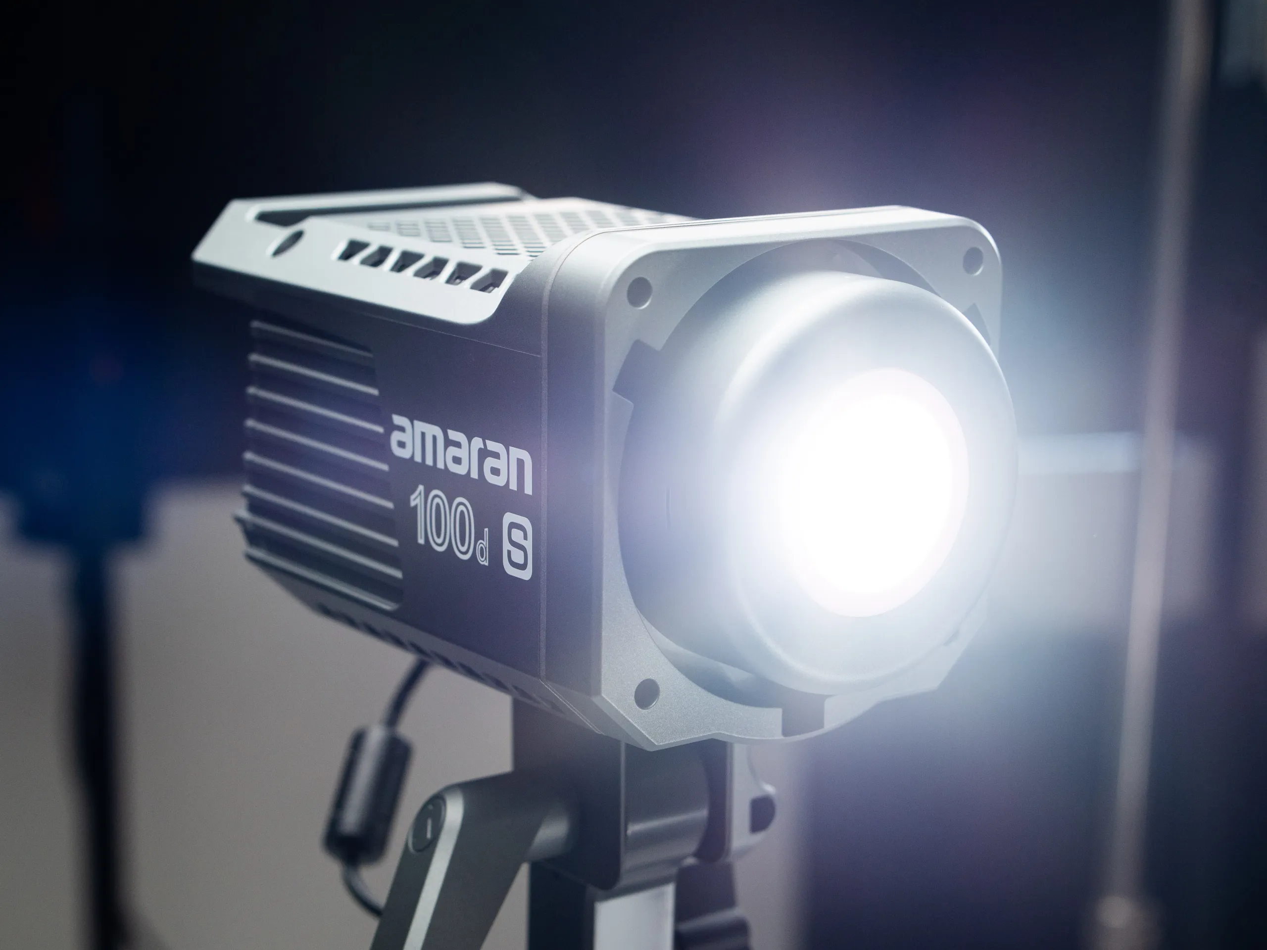 amaran 100d S Monolight 03