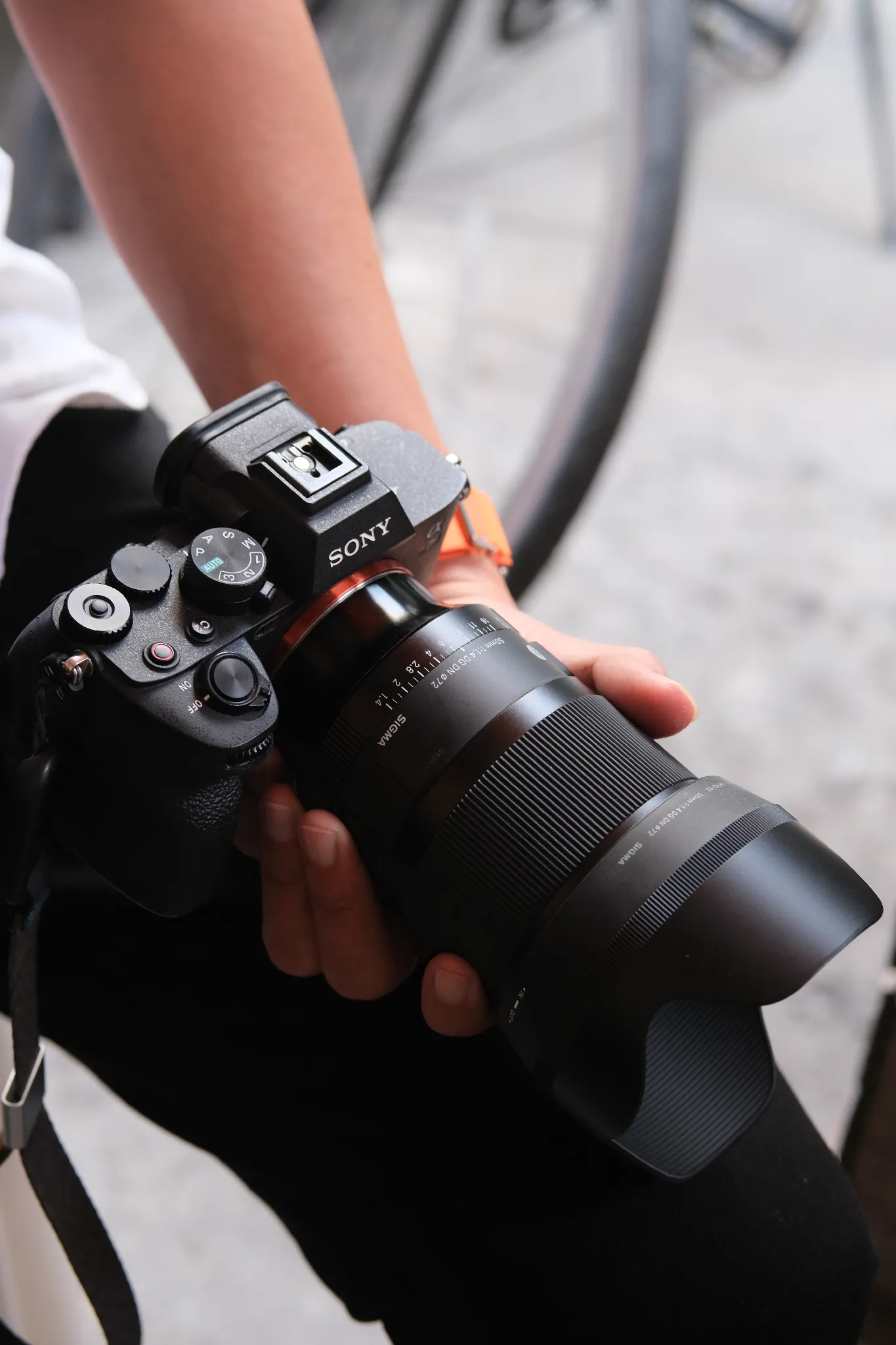 Trên tay ống kính Sigma 50mm F1.4 DG DN (A) dành cho các máy ảnh Sony full-frame mirrorless