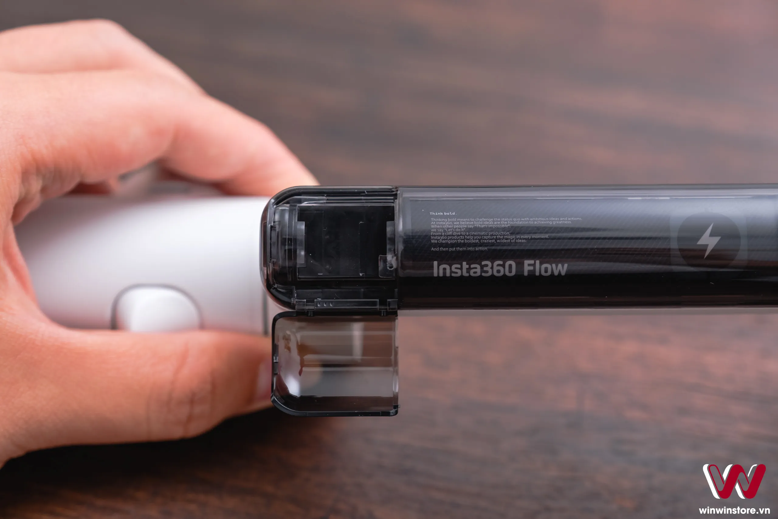 Trên tay gimbal Insta360 Flow: Nhỏ gọn, tiện lợi, tracking tốt, ứng dụng xịn