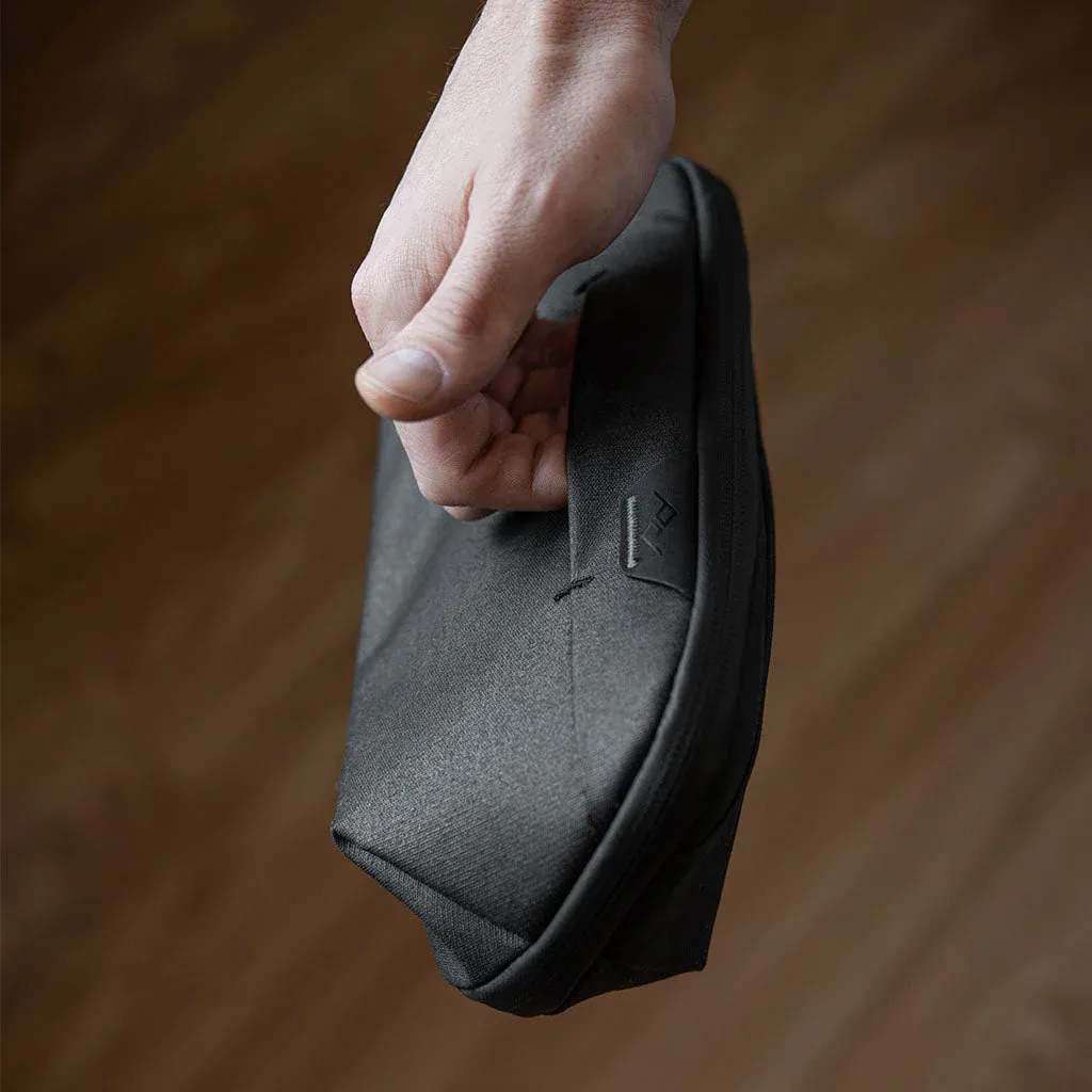 small wash pouch black 01