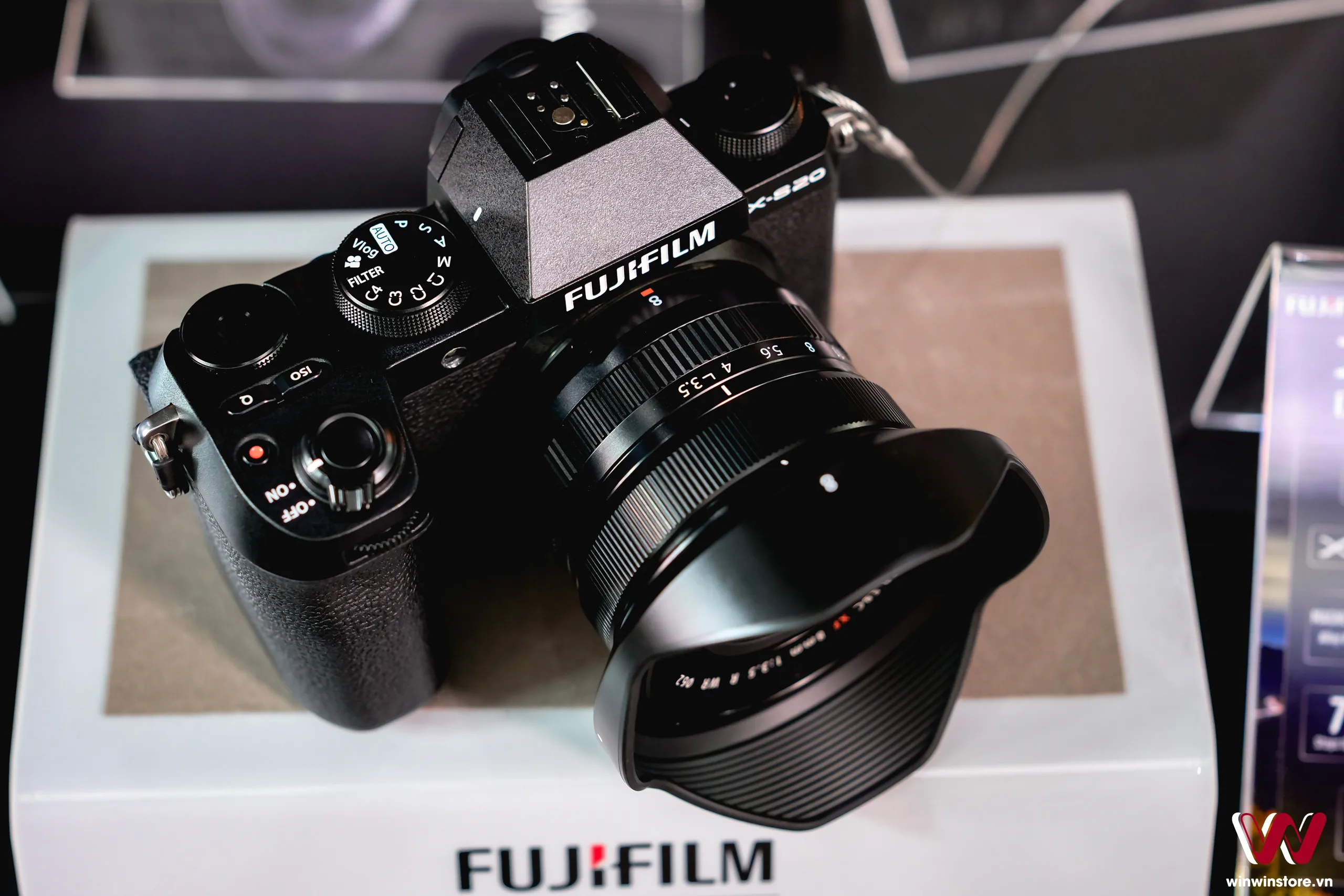 Trên tay nhanh ống kính Fujifilm XF 8mm F3.5 R WR: Nhỏ gọn, tiêu cự siêu rộng ấn tượng, giá 20 triệu