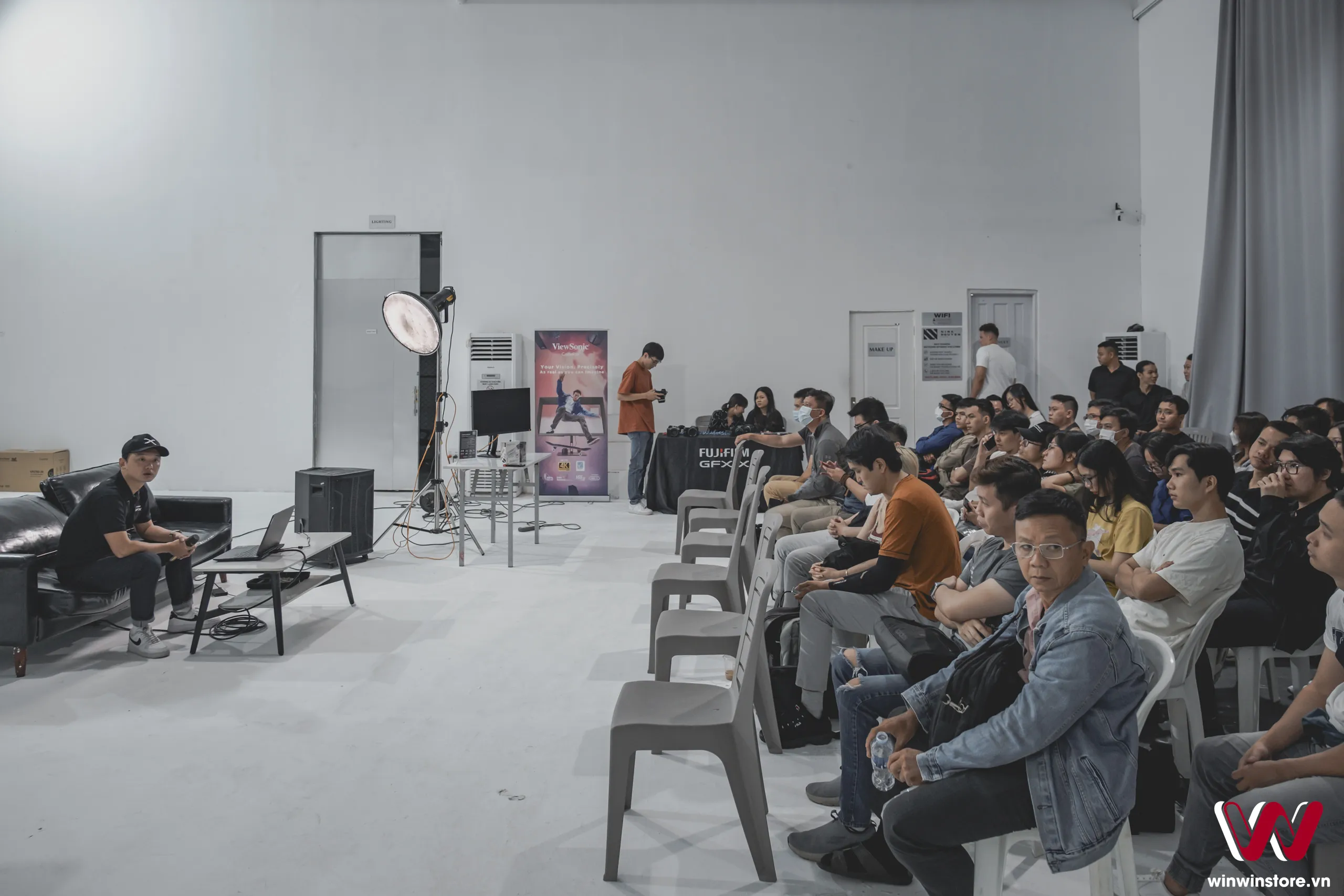 Toàn cảnh workshop Nhiếp ảnh Chân dung với NAG. Rin Trần do Fujifilm Việt Nam cùng WinWinStore tổ chức