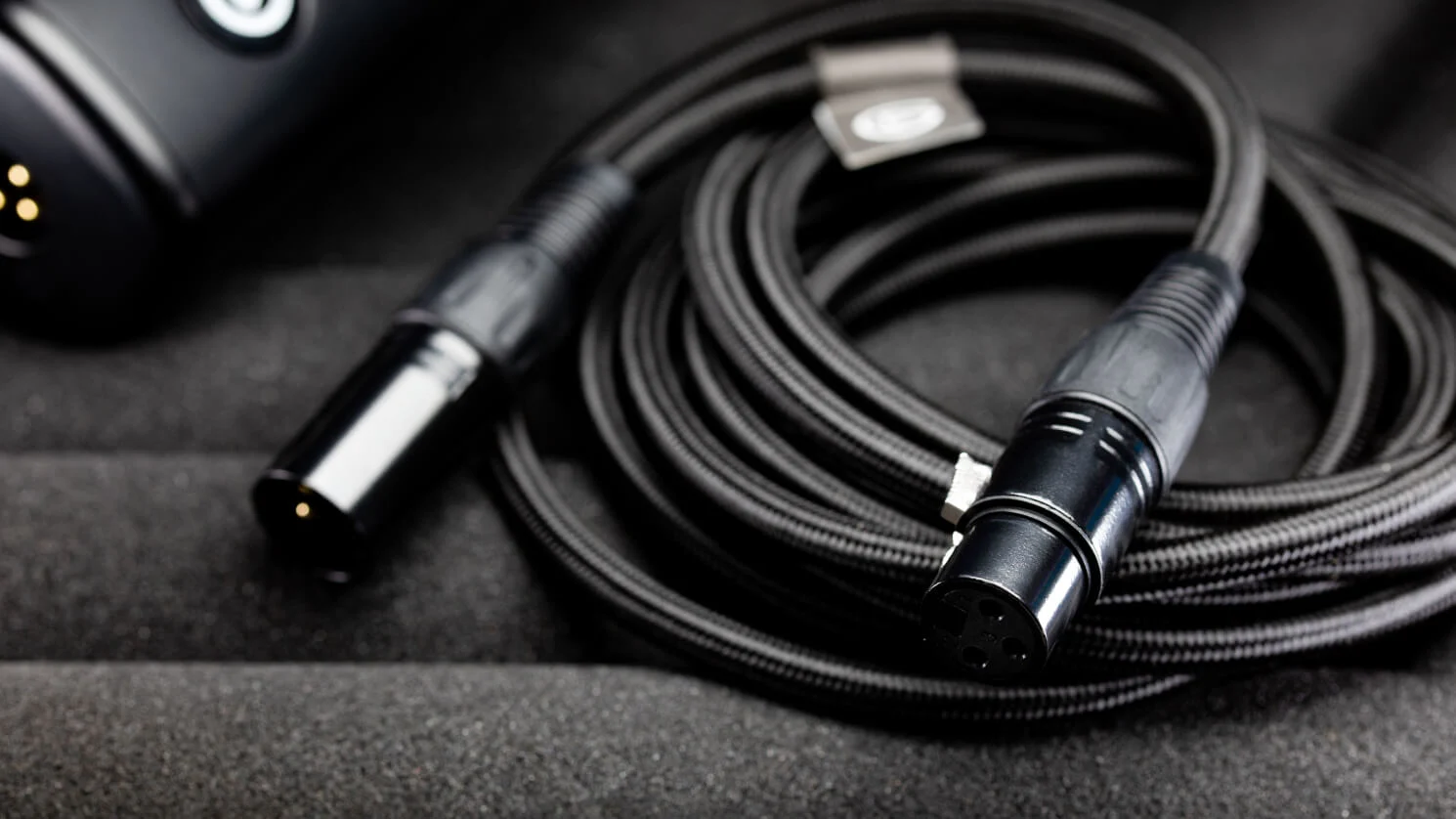 xlr cable power up