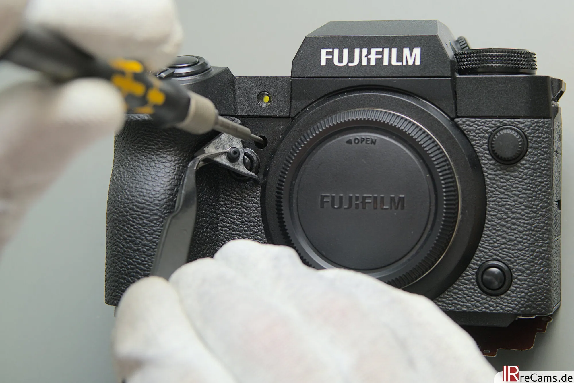 Bên trong Fujifilm X-H2: Cấu trúc chắc chắn, thiết kế tối ưu cho tản nhiệt