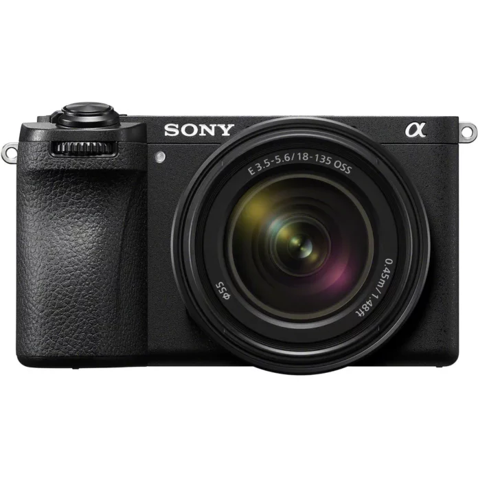 Máy ảnh Sony a6700 với ống kính 18-135mm
