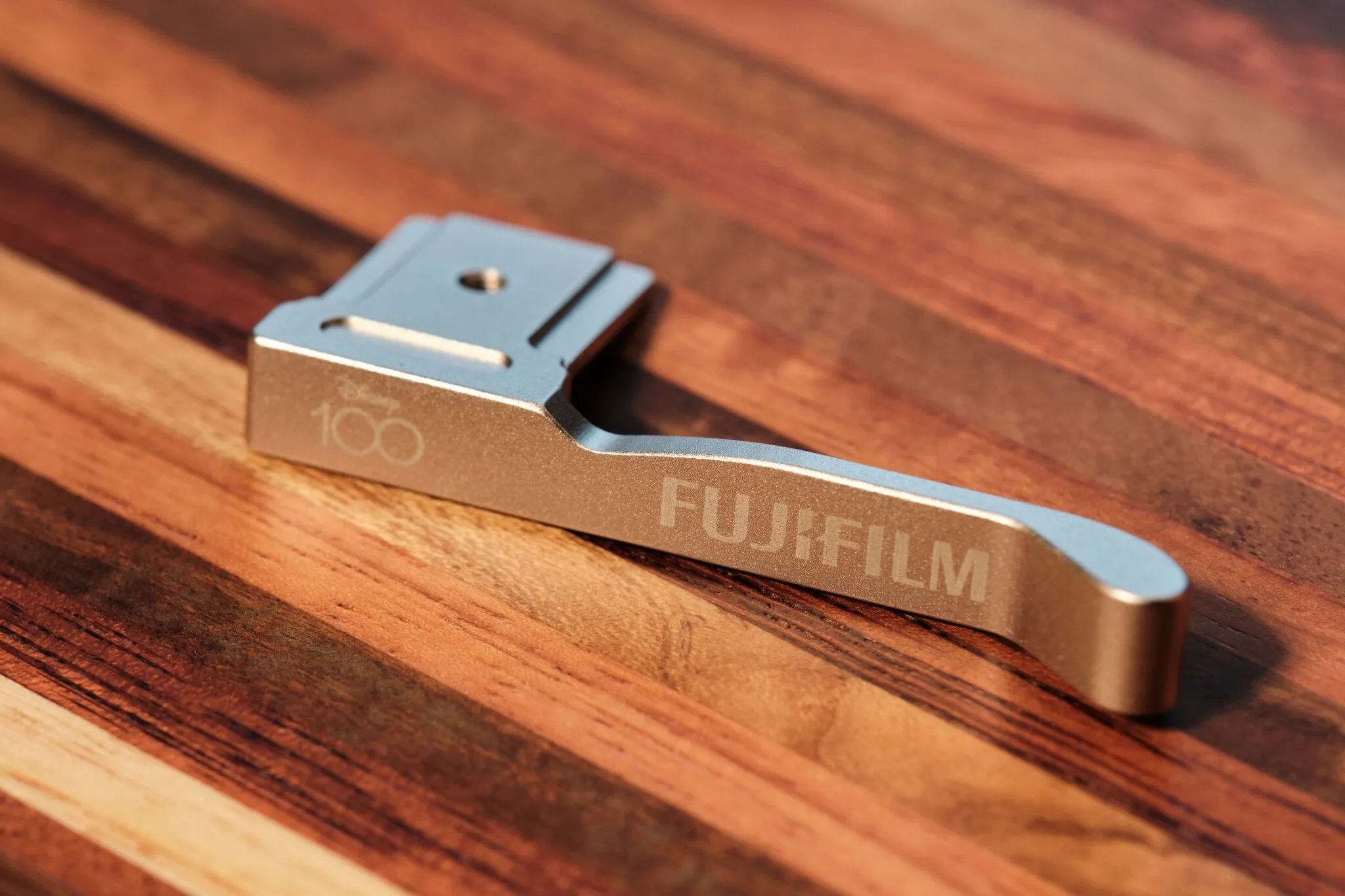 Fujifilm ra mắt phiên bản Fujifilm X100V Disney and Friends Collection đặc biệt