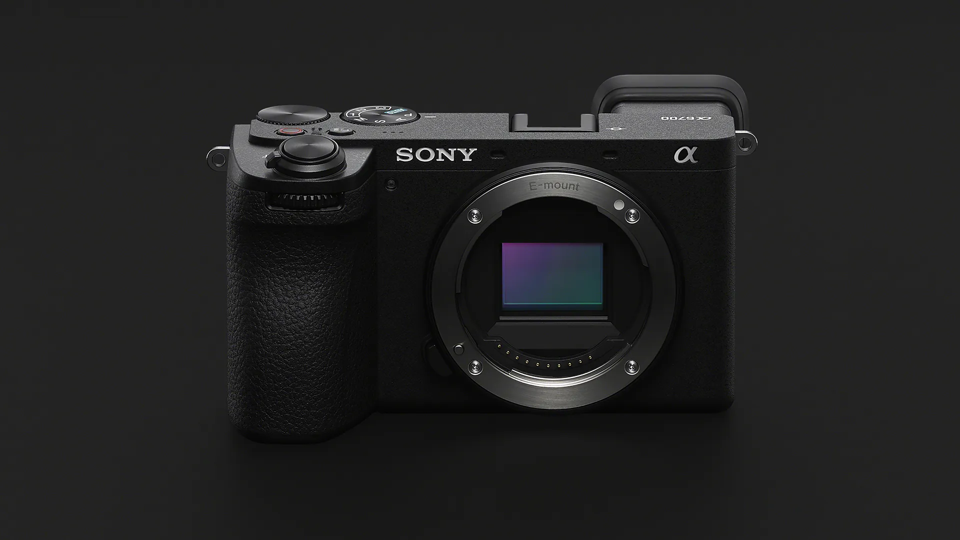 Máy ảnh Sony a6700 với ống kính 18-135mm