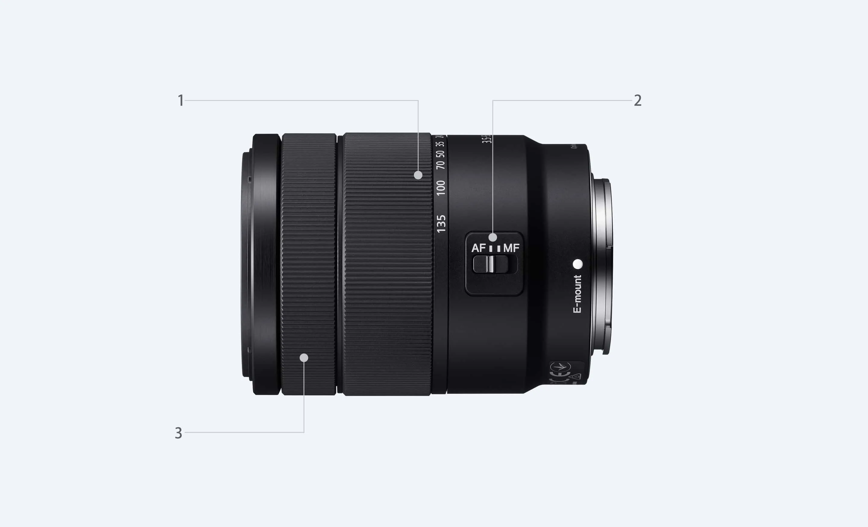 Máy ảnh Sony a6700 với ống kính 18-135mm