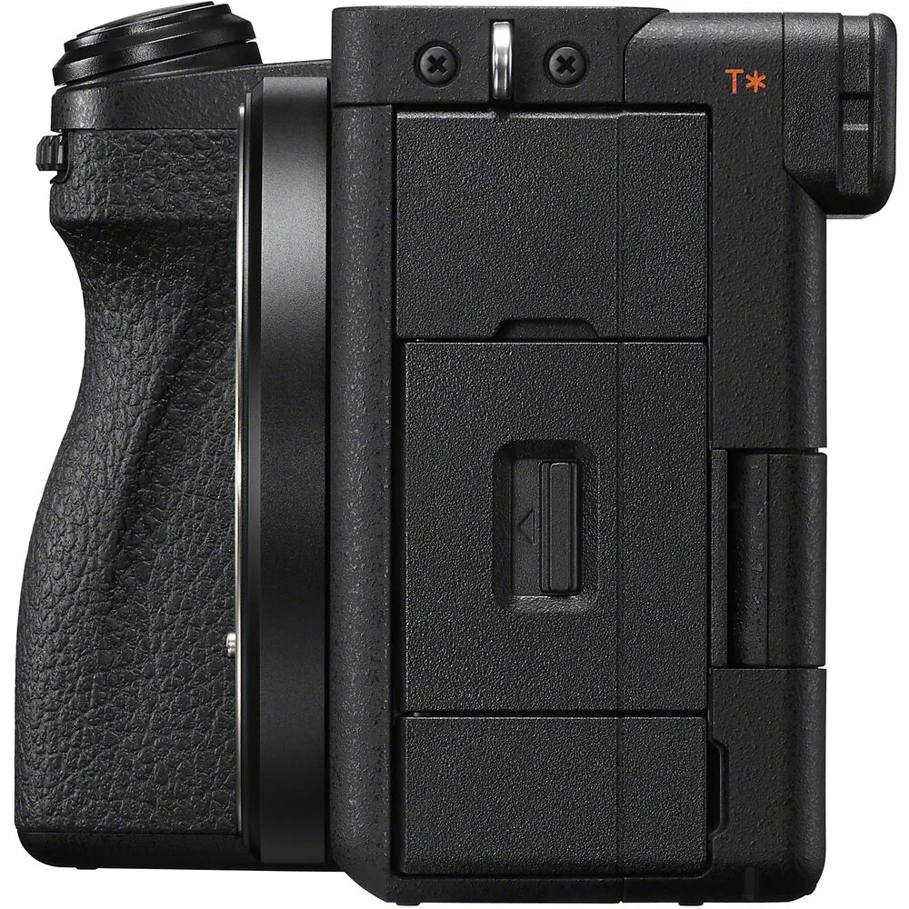 Máy ảnh Sony a6700 với ống kính 18-135mm
