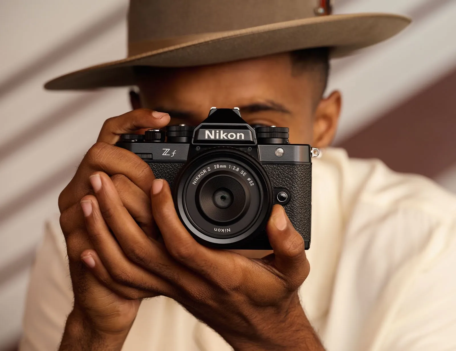 Đặt trước máy ảnh Nikon Zf giá 48.99 triệu đồng và phần quà tặng trị giá 4.8 triệu