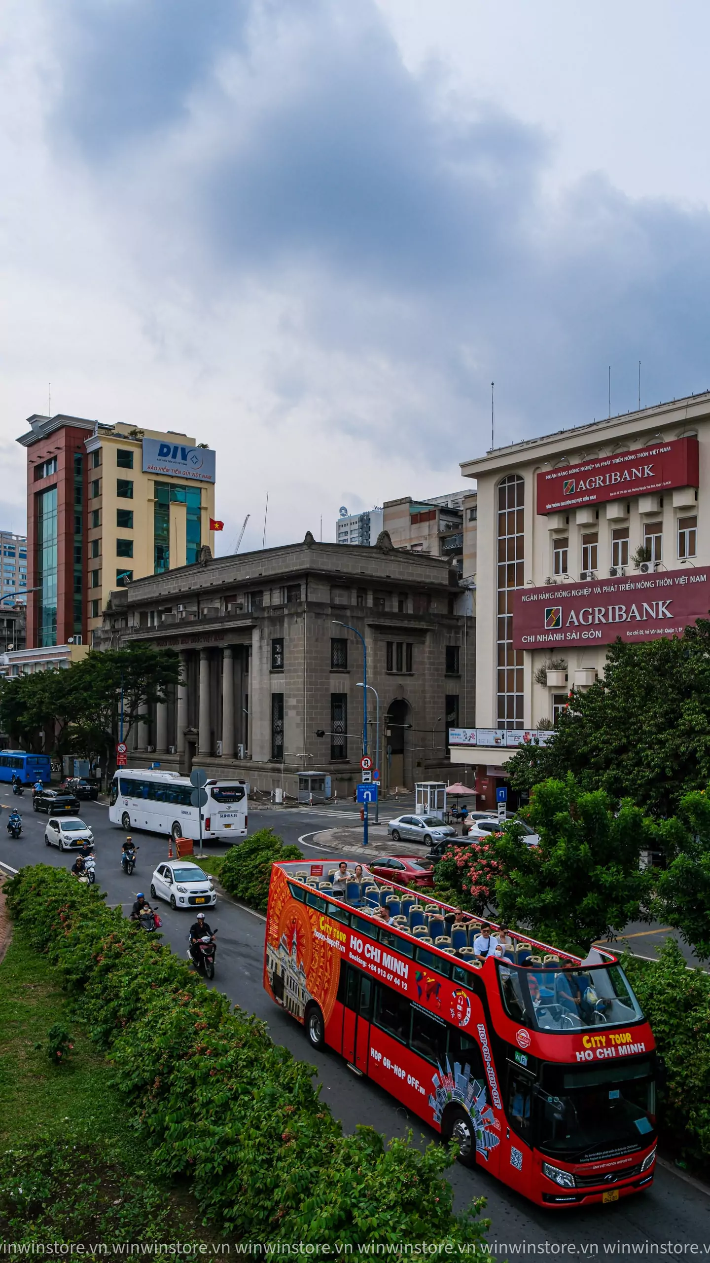 Trên tay ống kính Sigma 10-18mm F2.8 DC DN cho Fujifilm X