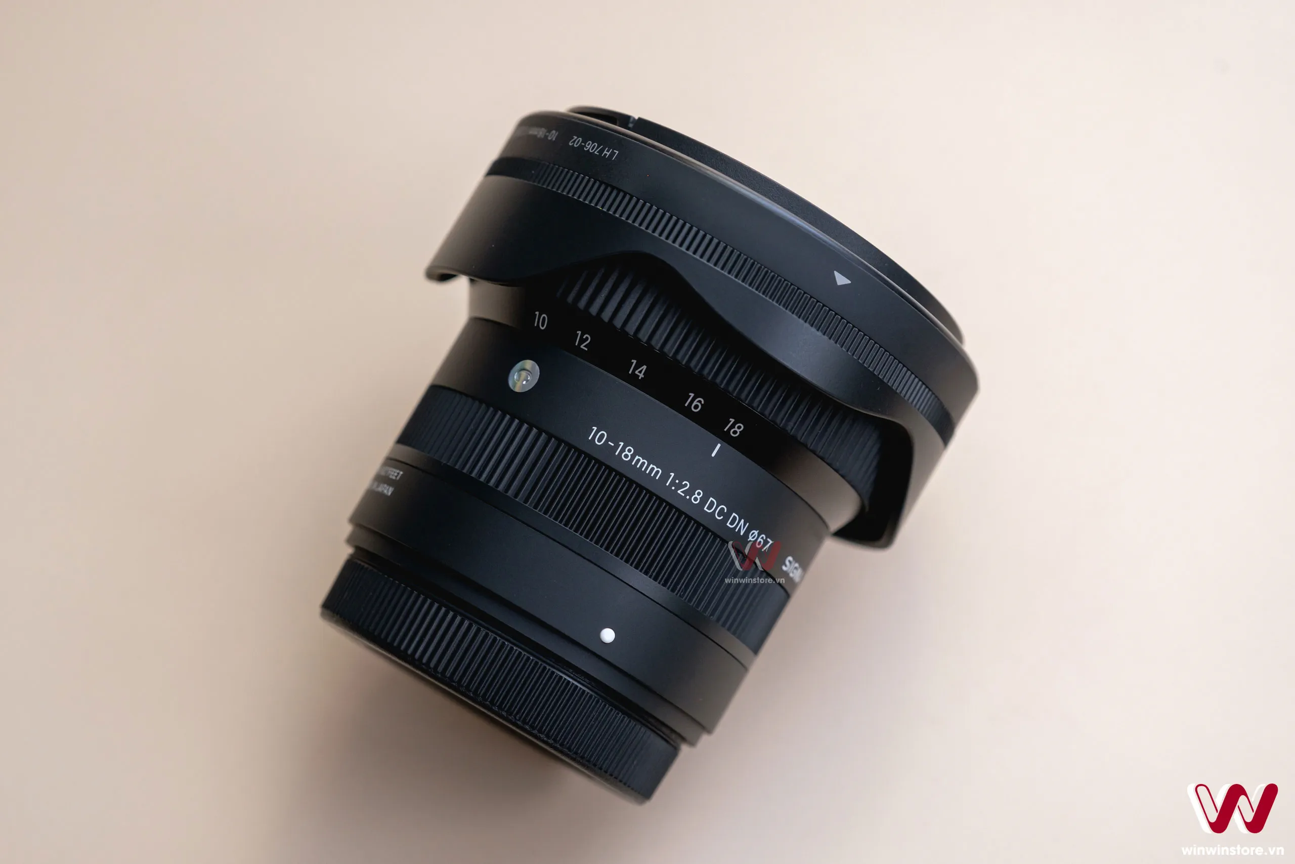 Trên tay ống kính Sigma 10-18mm F2.8 DC DN cho Fujifilm X