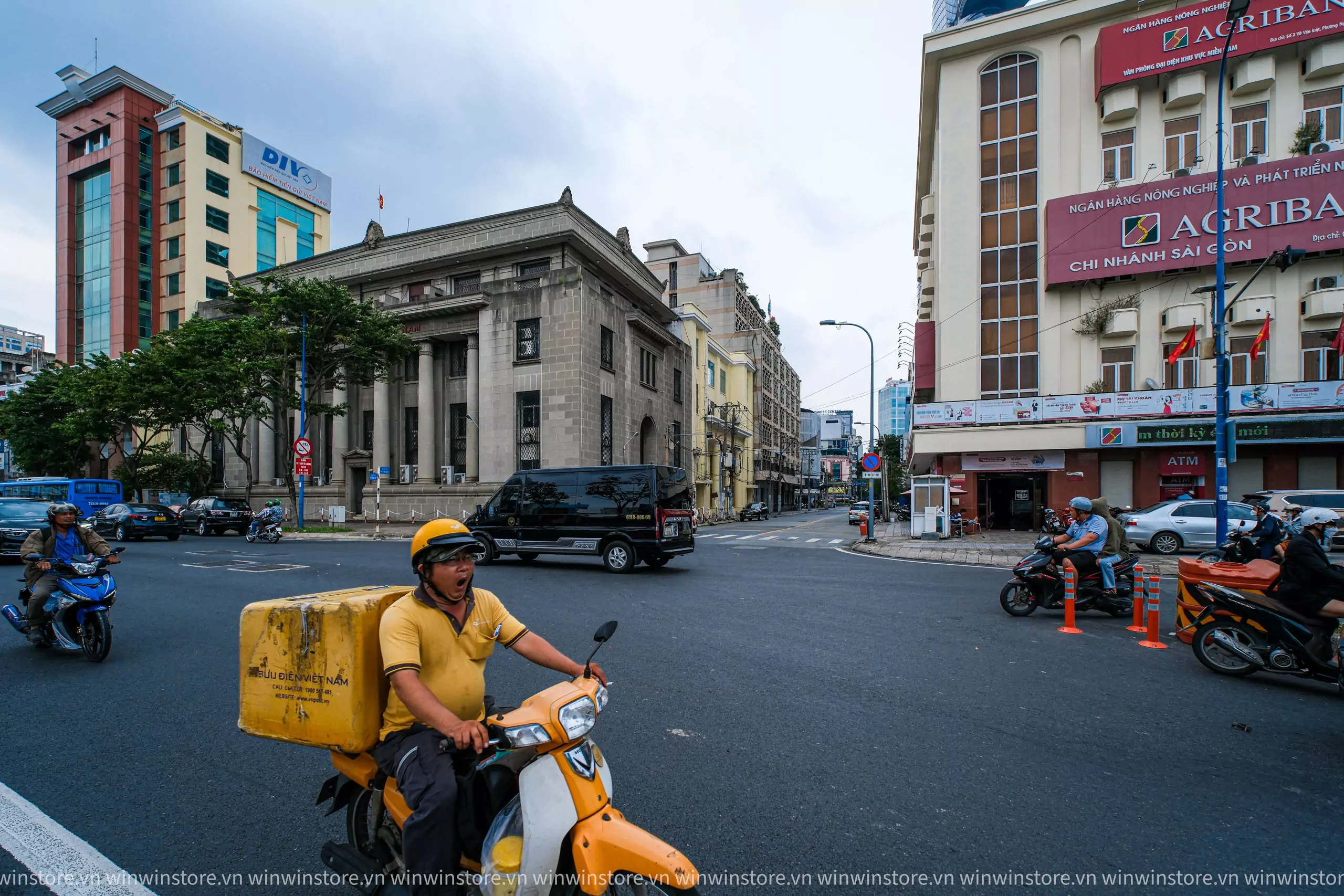 Trên tay ống kính Sigma 10-18mm F2.8 DC DN cho Fujifilm X