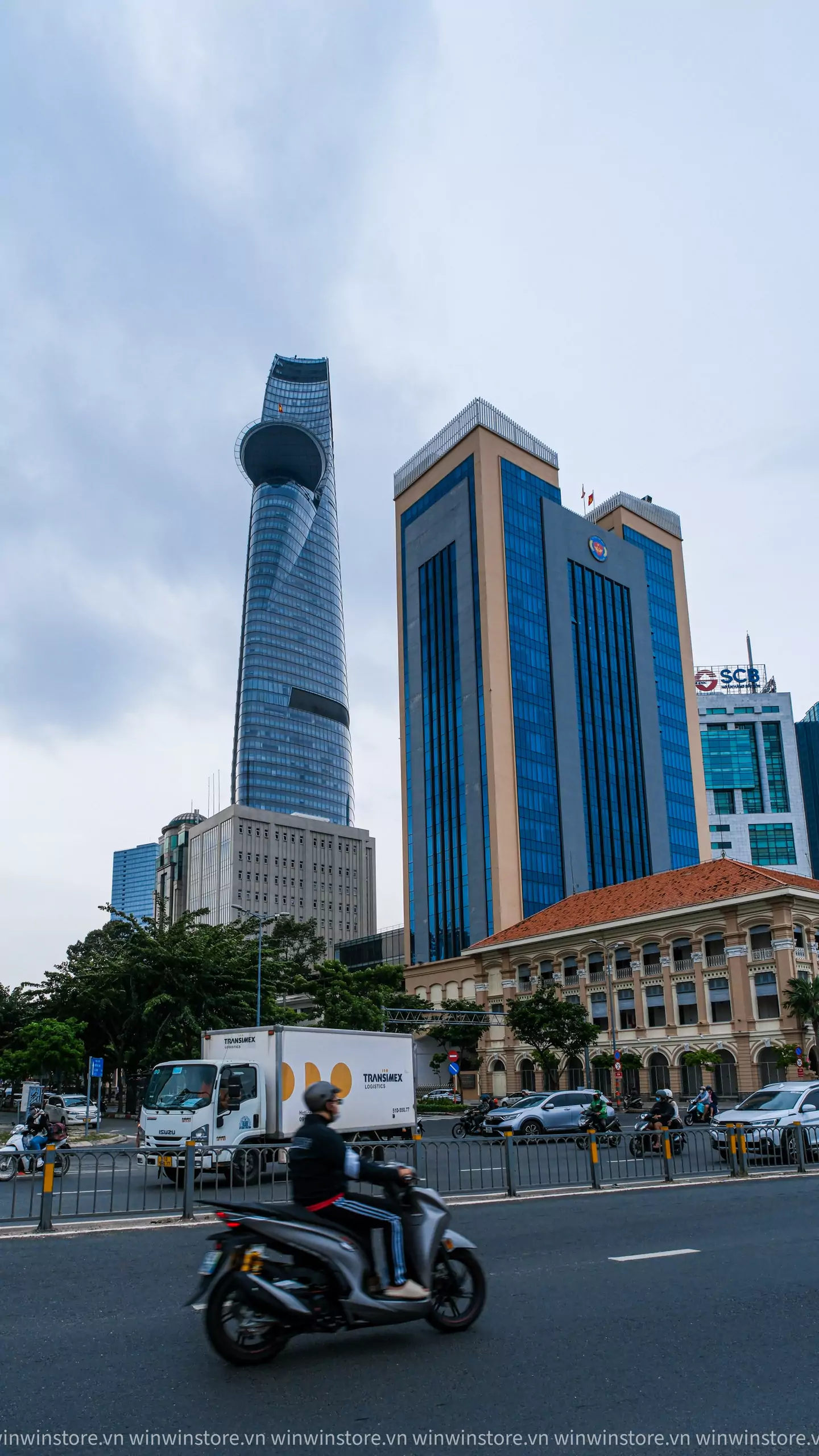 Trên tay ống kính Sigma 10-18mm F2.8 DC DN cho Fujifilm X