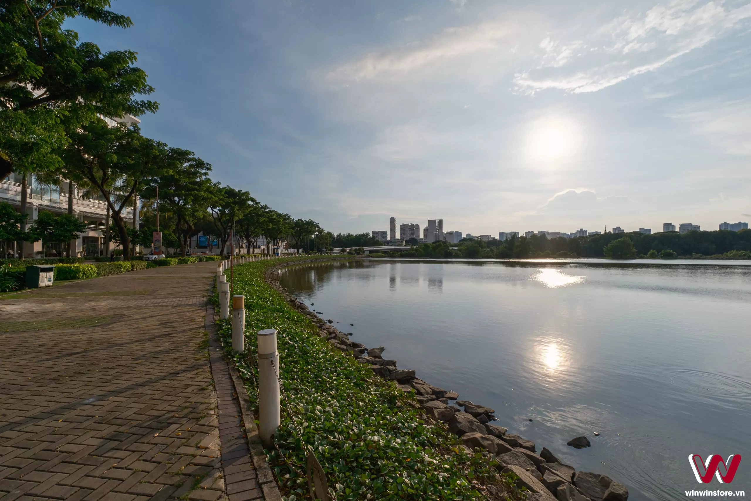 Trên tay ống kính Sigma 10-18mm F2.8 DC DN cho Fujifilm X