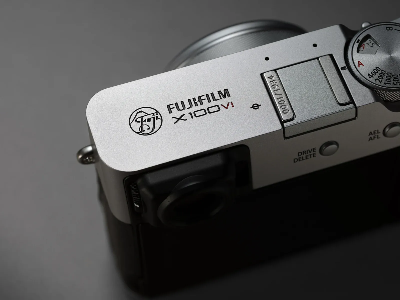 "Hô biến" Fujifilm X100V thành X100VI phiên bản giới hạn chỉ bằng vài bước