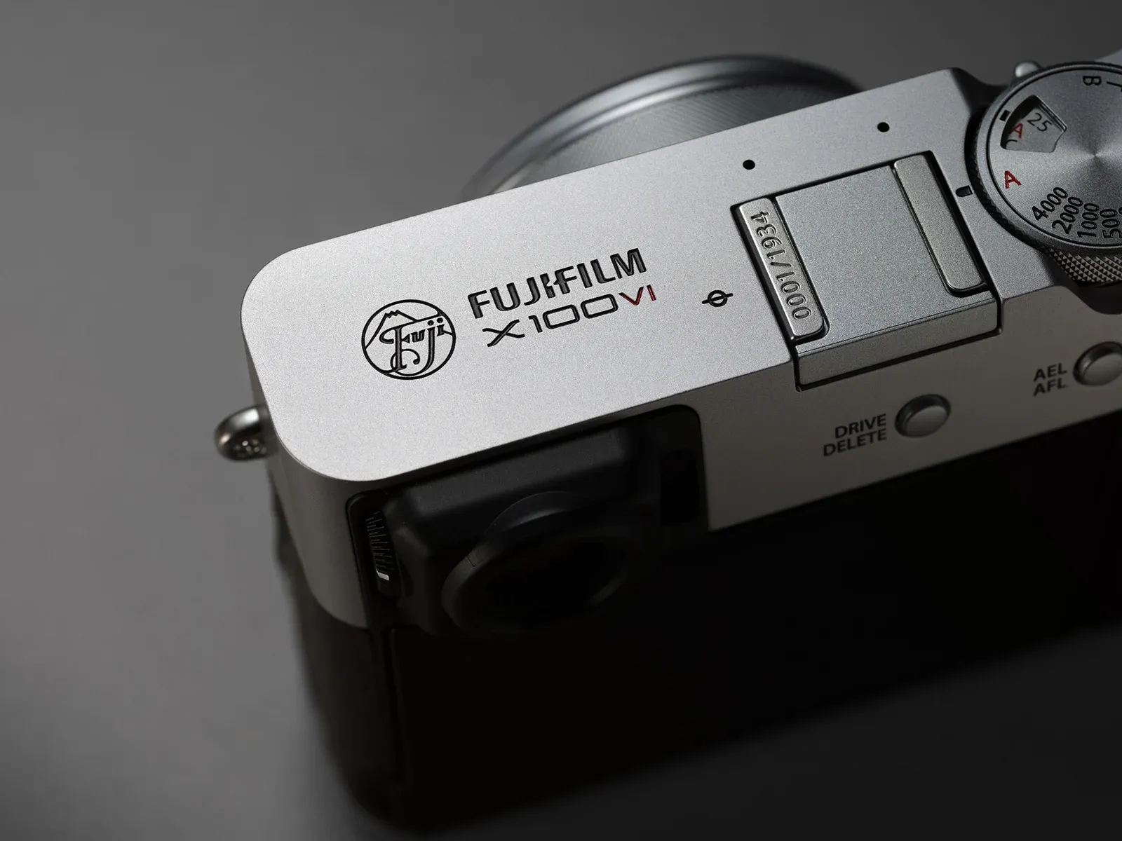 Fujifilm X100VI ra mắt với cảm biến 40MP, thêm hệ thống chống rung 5 trục và giả lập màu Reala Ace