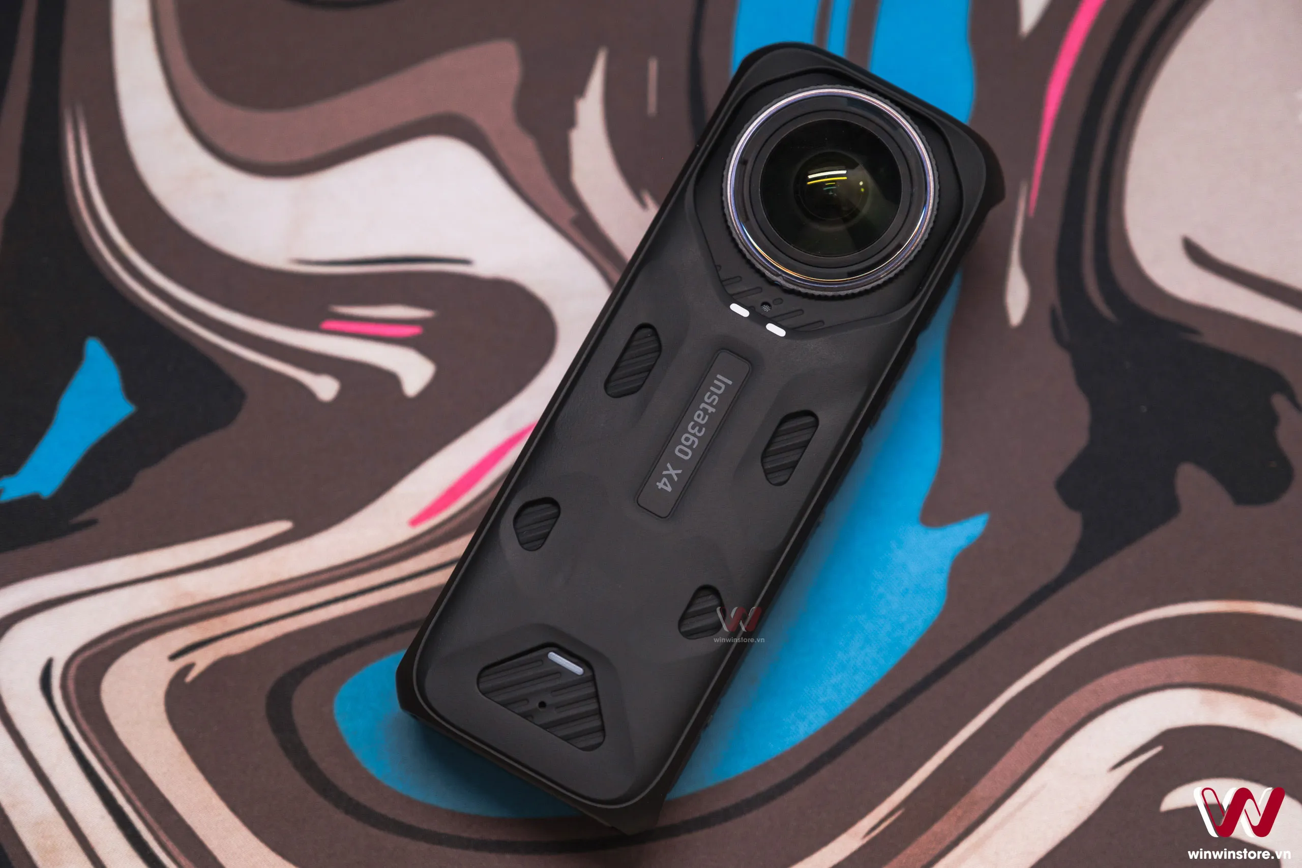 Trên tay Insta360 X4: Nâng cấp quay 8K, nhiều phụ kiện hữu ích tặng kèm sẵn