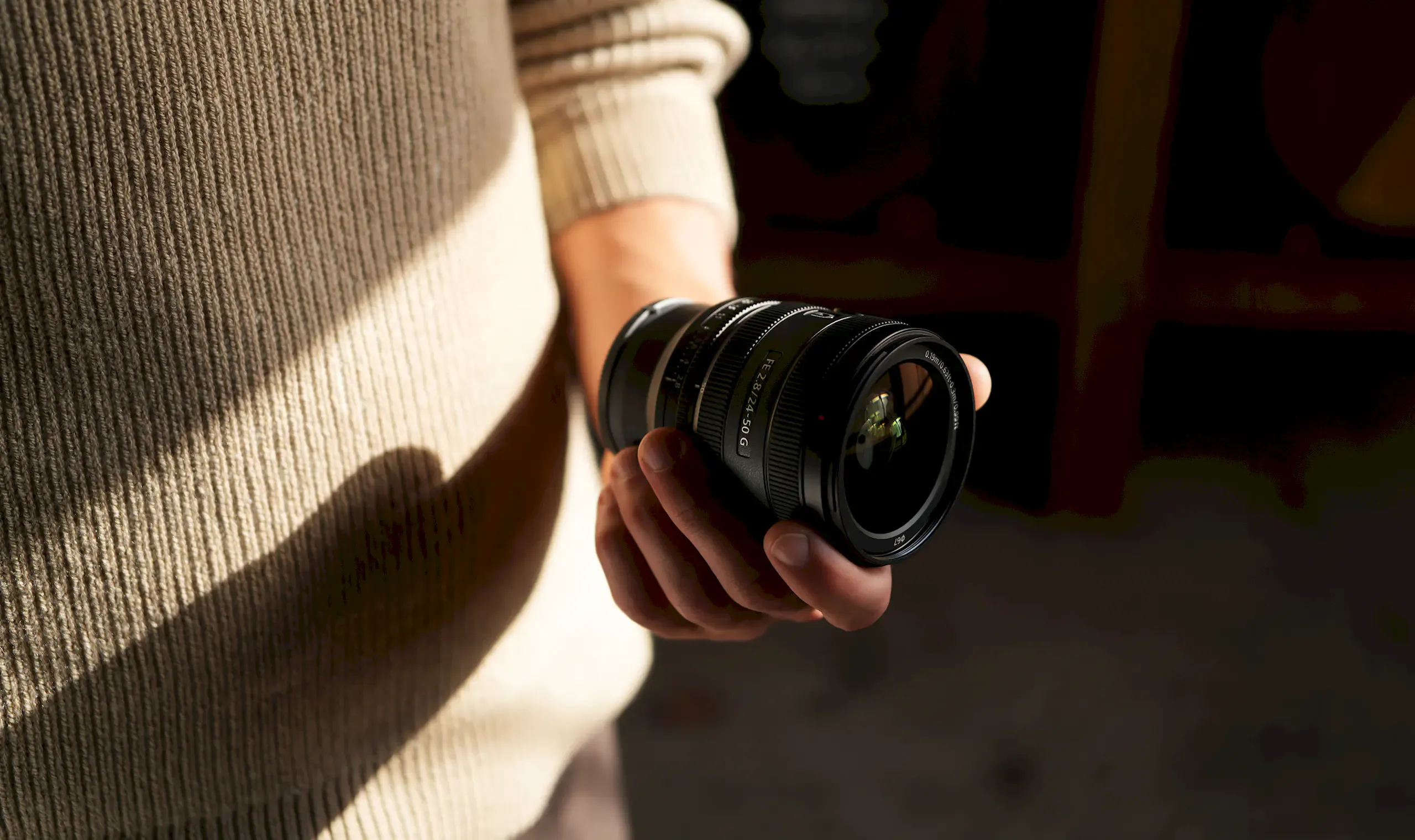 ong kinh sony fe 24 50mm f2 8 g 2 14